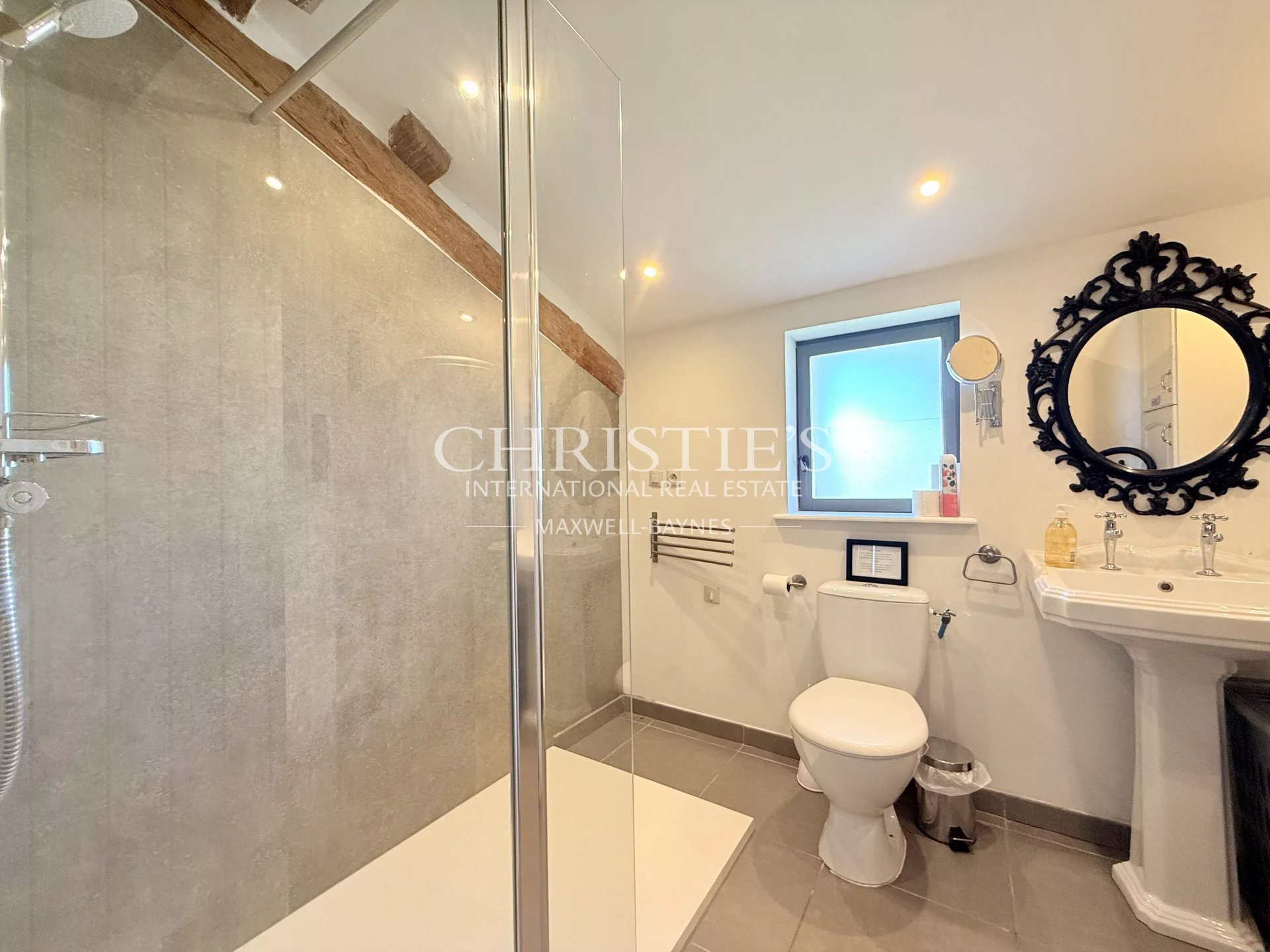 11 Bedroom Villa/Townhouse's Image 33
