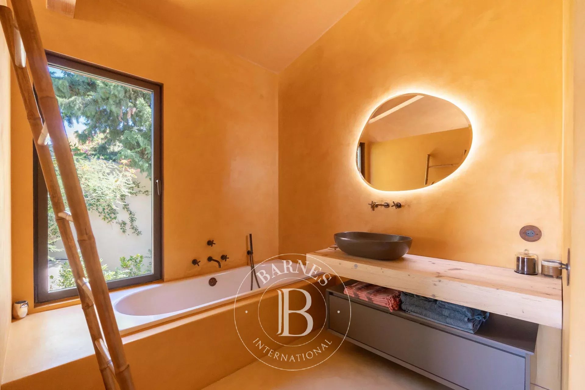 Ev Cassis - picture 9