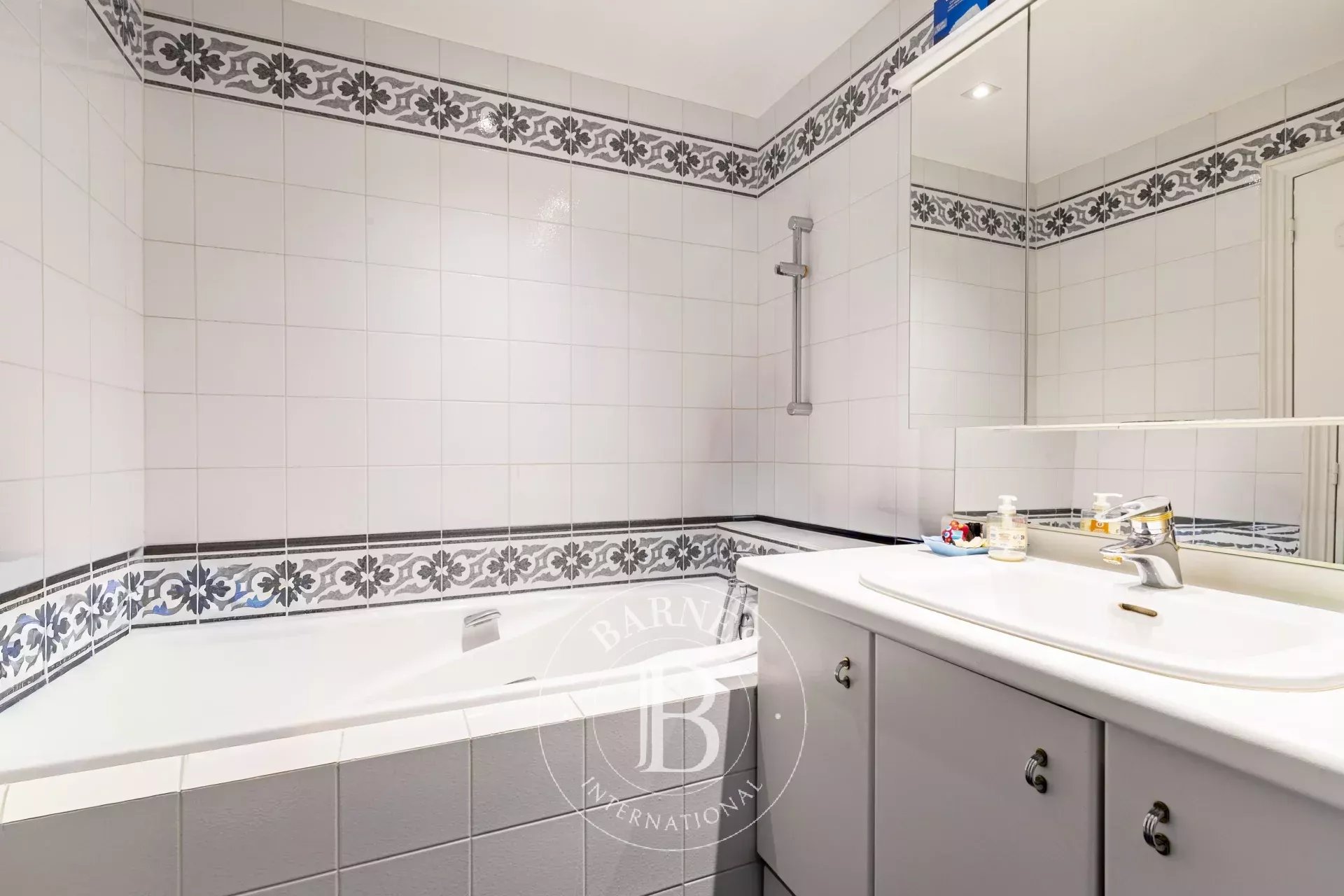 Paris  - Apartment 3 Bedrooms - picture 11