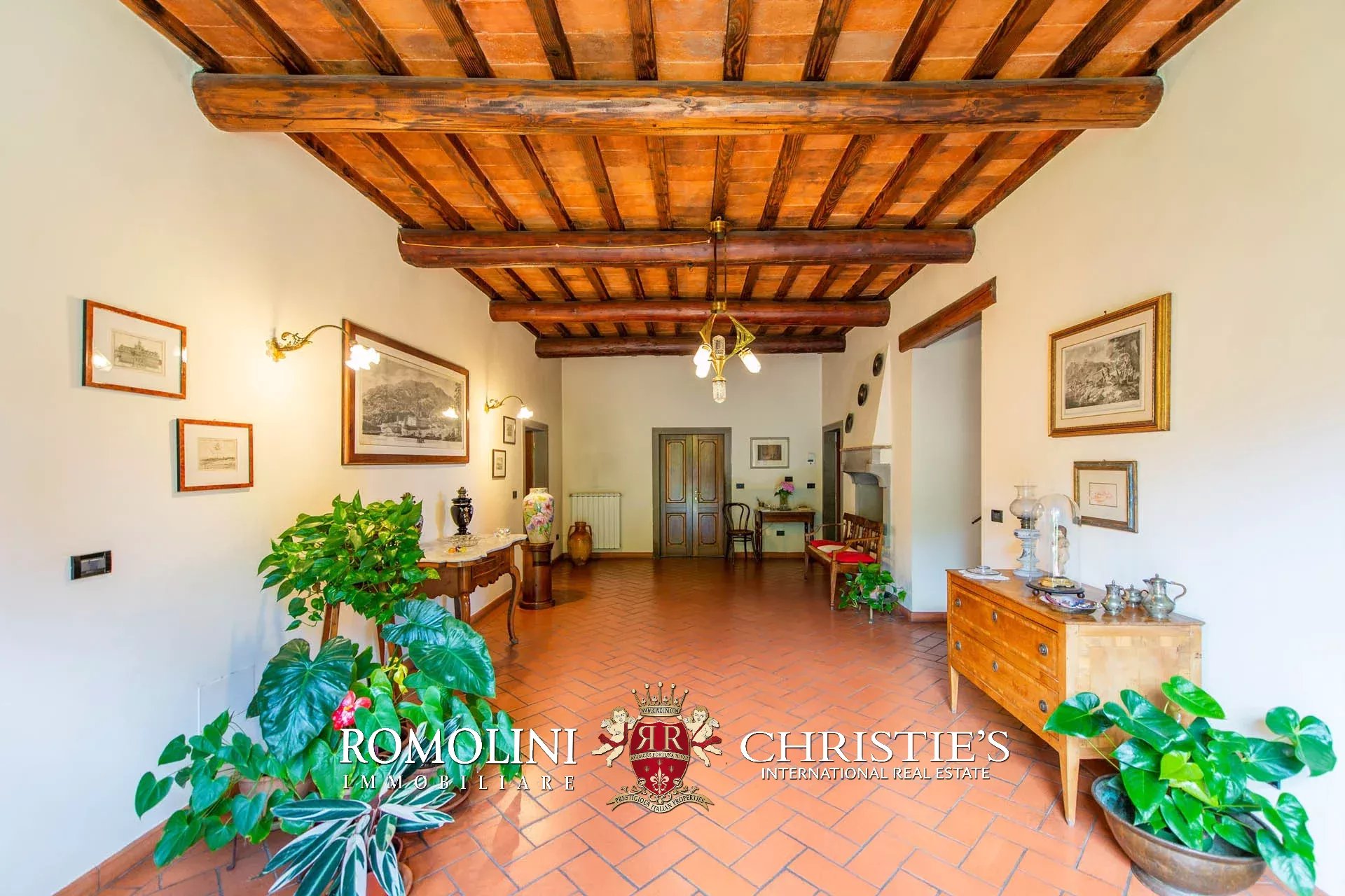 6 Bedroom Villa/Townhouse's Image 22