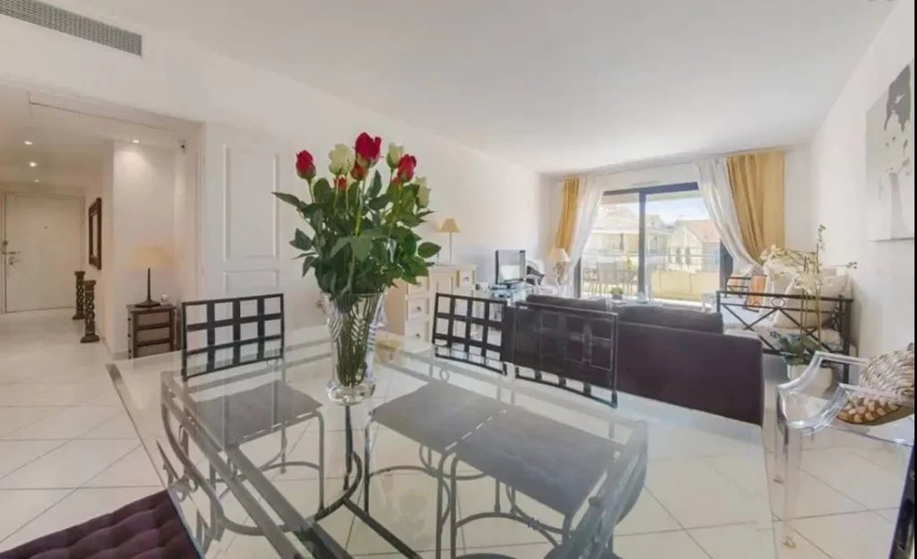 Beach – rue d(Antibes- 3 bedrooms’ apartment in Cannes.