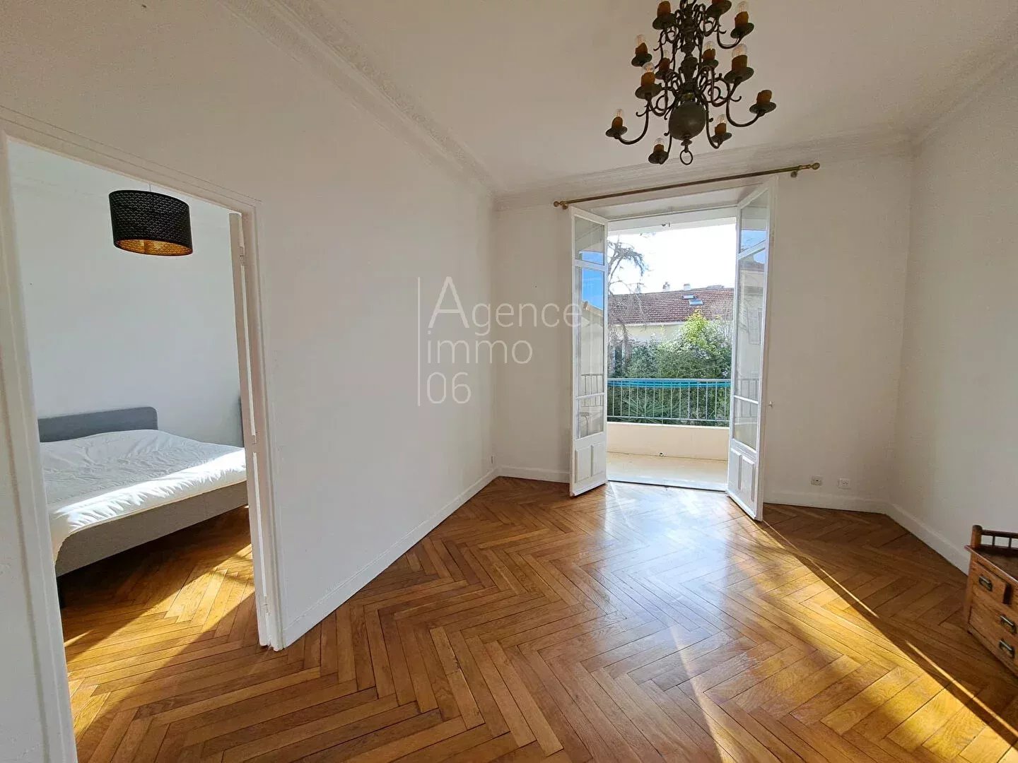 Cannes Location meublée 3 pièces avec balcon et cave