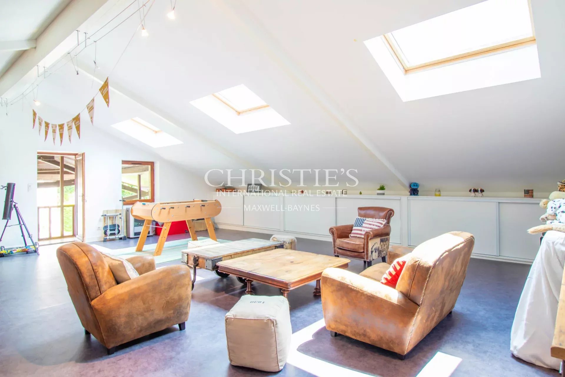 9 Bedroom Villa/Townhouse's Image 12