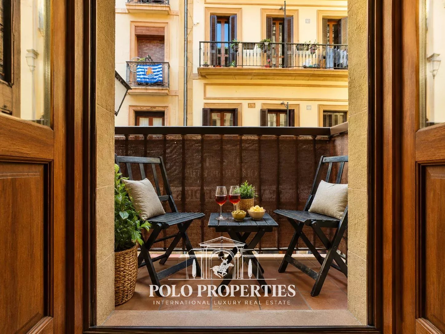 Apartment on 31 de Agosto Street in San Sebastián, 3 balconies, very exterior