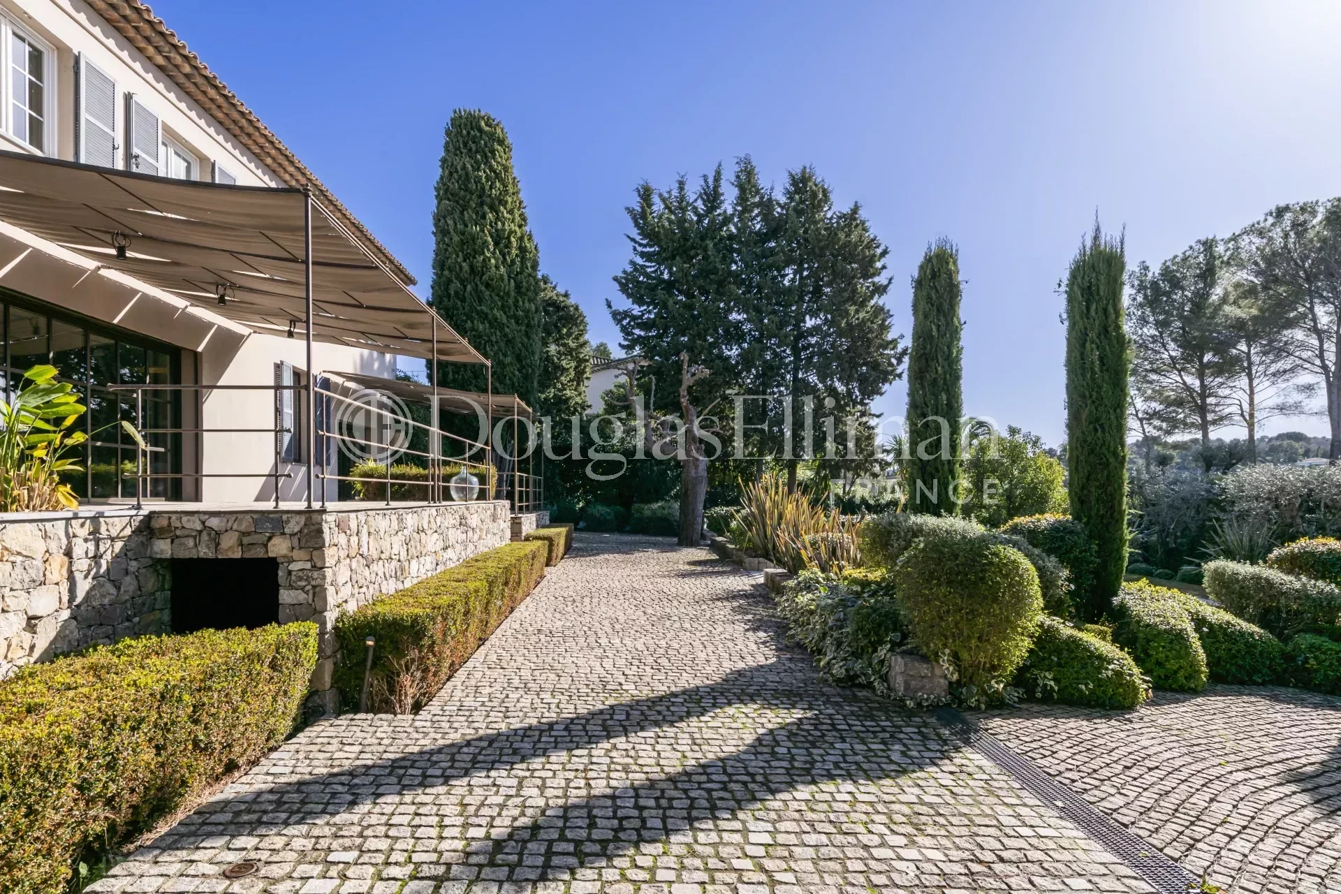 MOUGINS –  Exceptional Bastide in the Heart of Mougins - Picture n°3