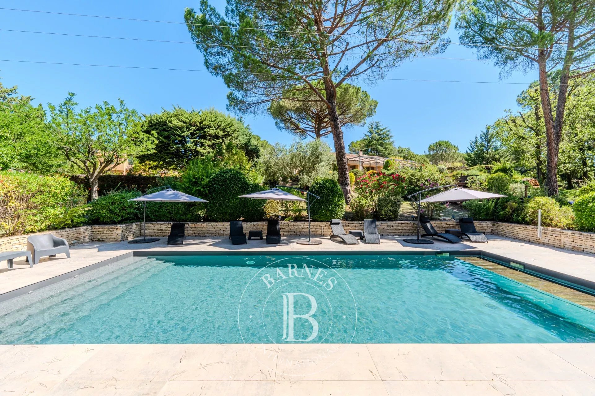 SOUTHERN LUBERON – LA TOUR D’AIGUES – HOUSE 212 M² – 5 BEDROOMS – INDEPENDENT STUDIO – LANDSCAPED PARK 1.5 HA