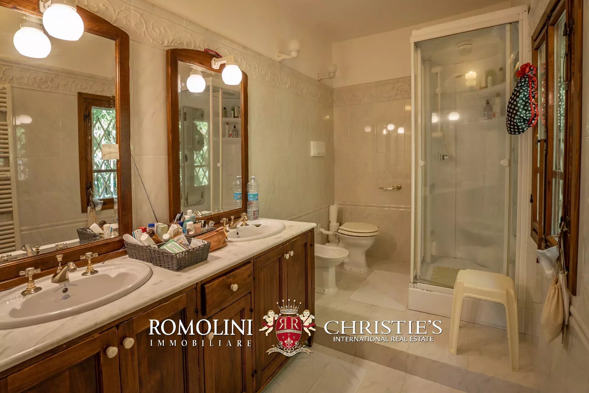 8 Bedroom Villa/Townhouse's Image 90