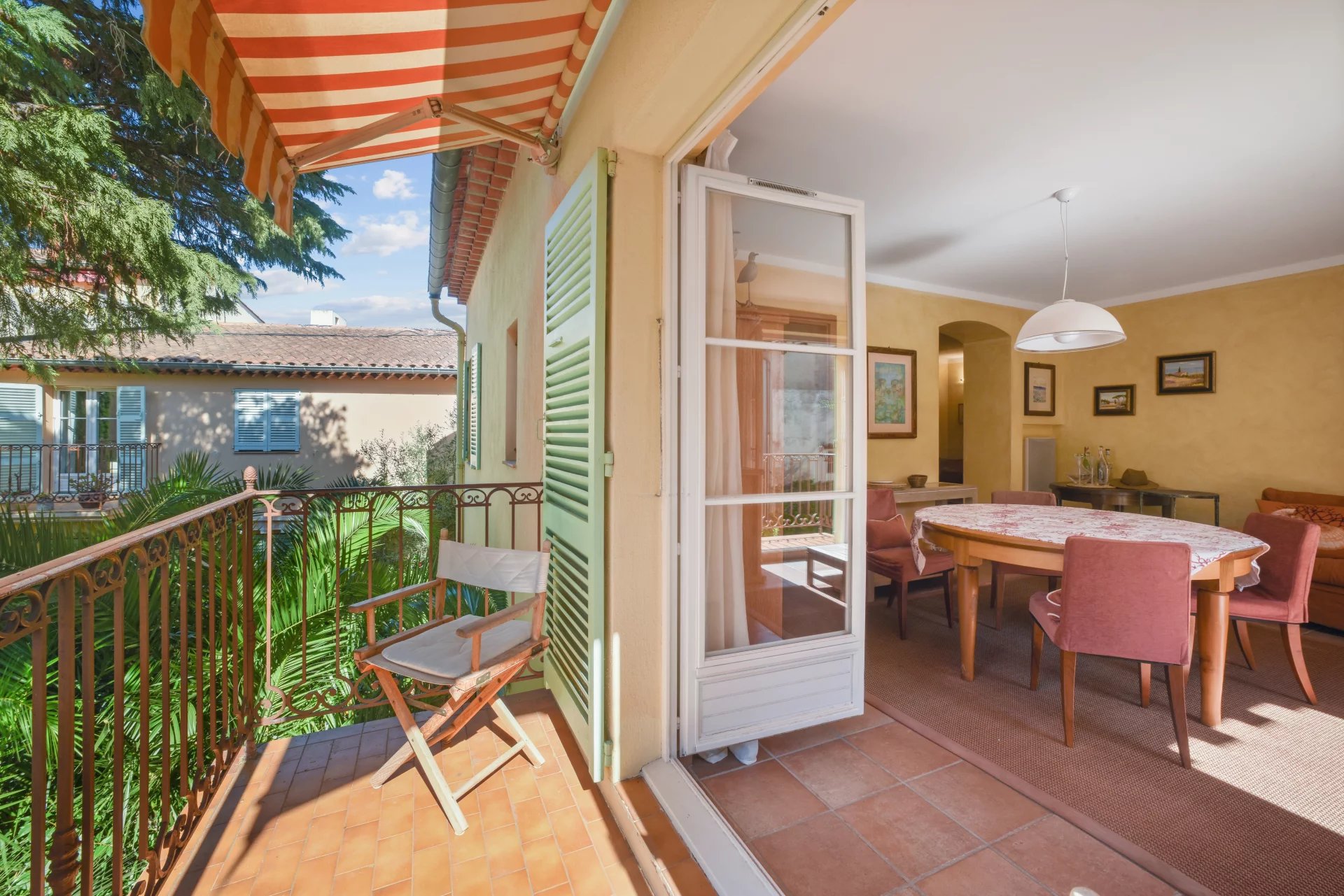 Central 3-bedroom apartment with three balconies