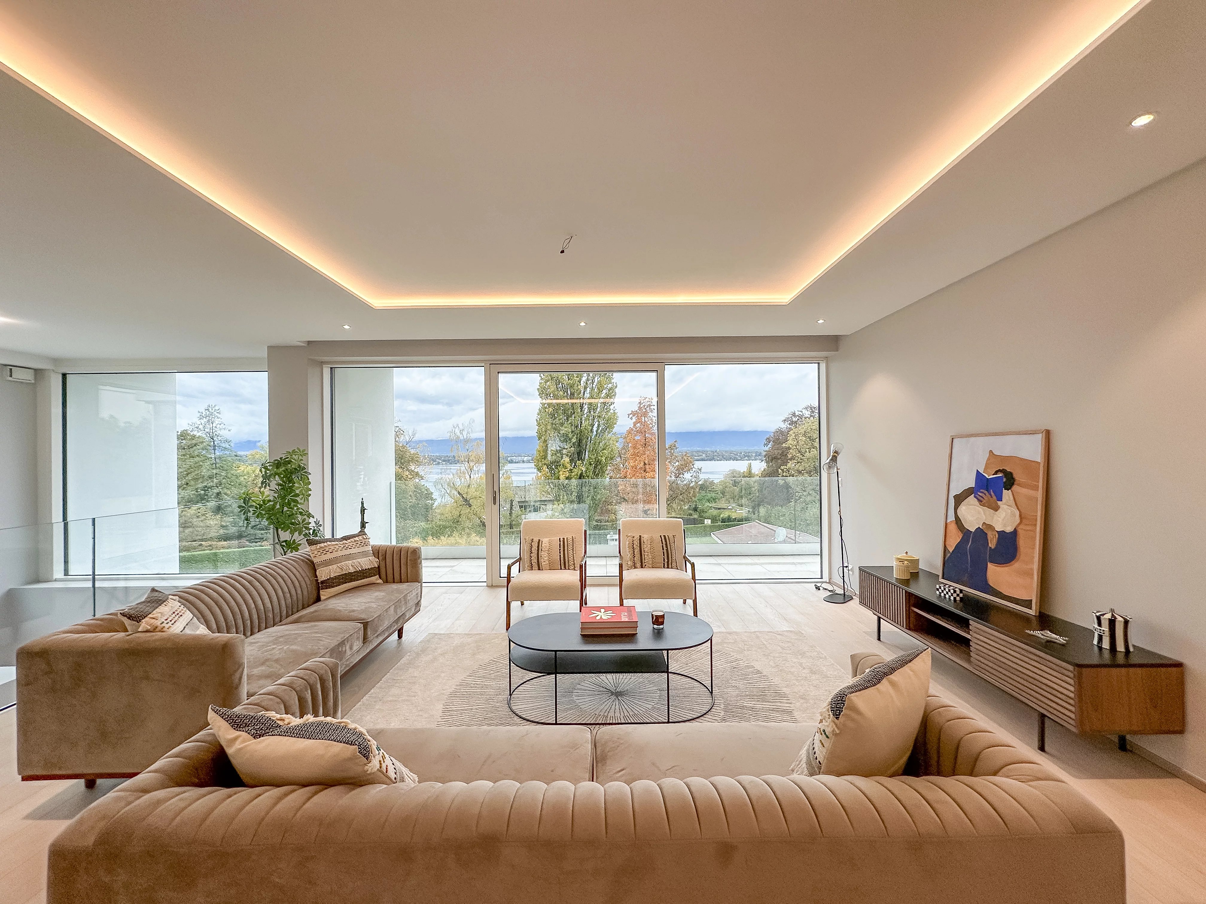 Magnificent brand new 6-room attic with lake view — photo 1