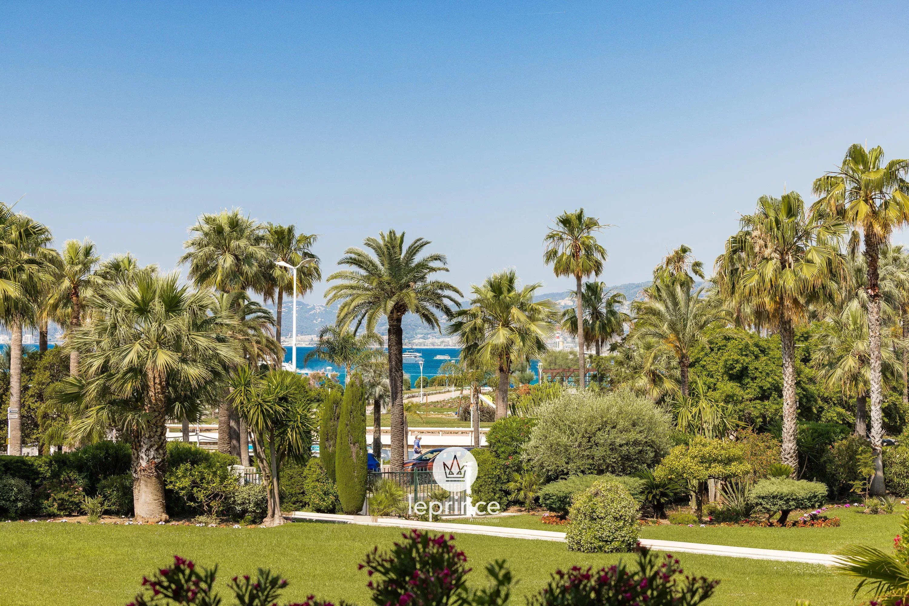 Cannes Pointe Croisette – 5-Room Dual-Aspect Apartment – Terrace – Cellar and Garage
