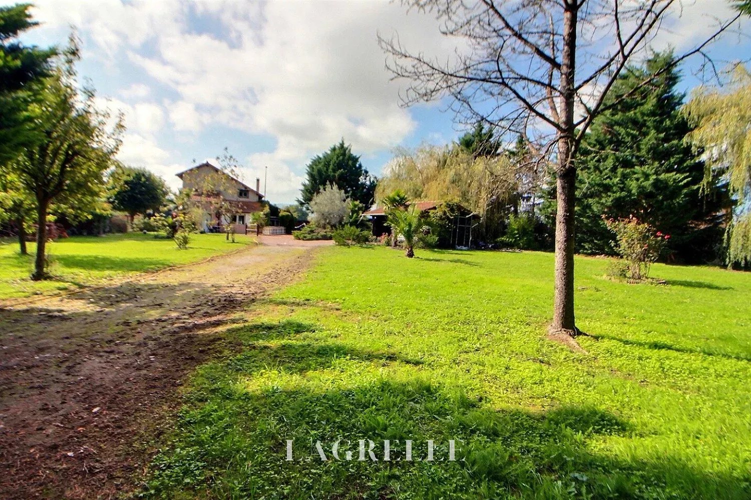 Sale House Saint-Romain-la-Motte