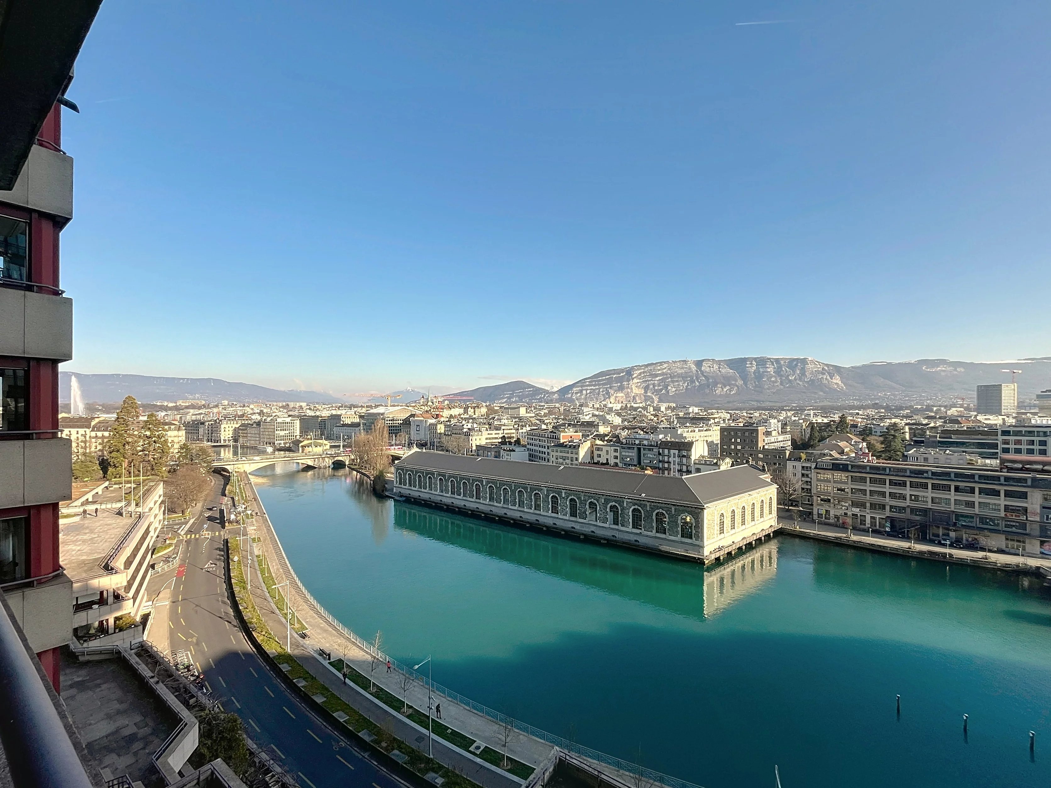Genève center - Apartment with view of the harbour, cathedral and water fountain