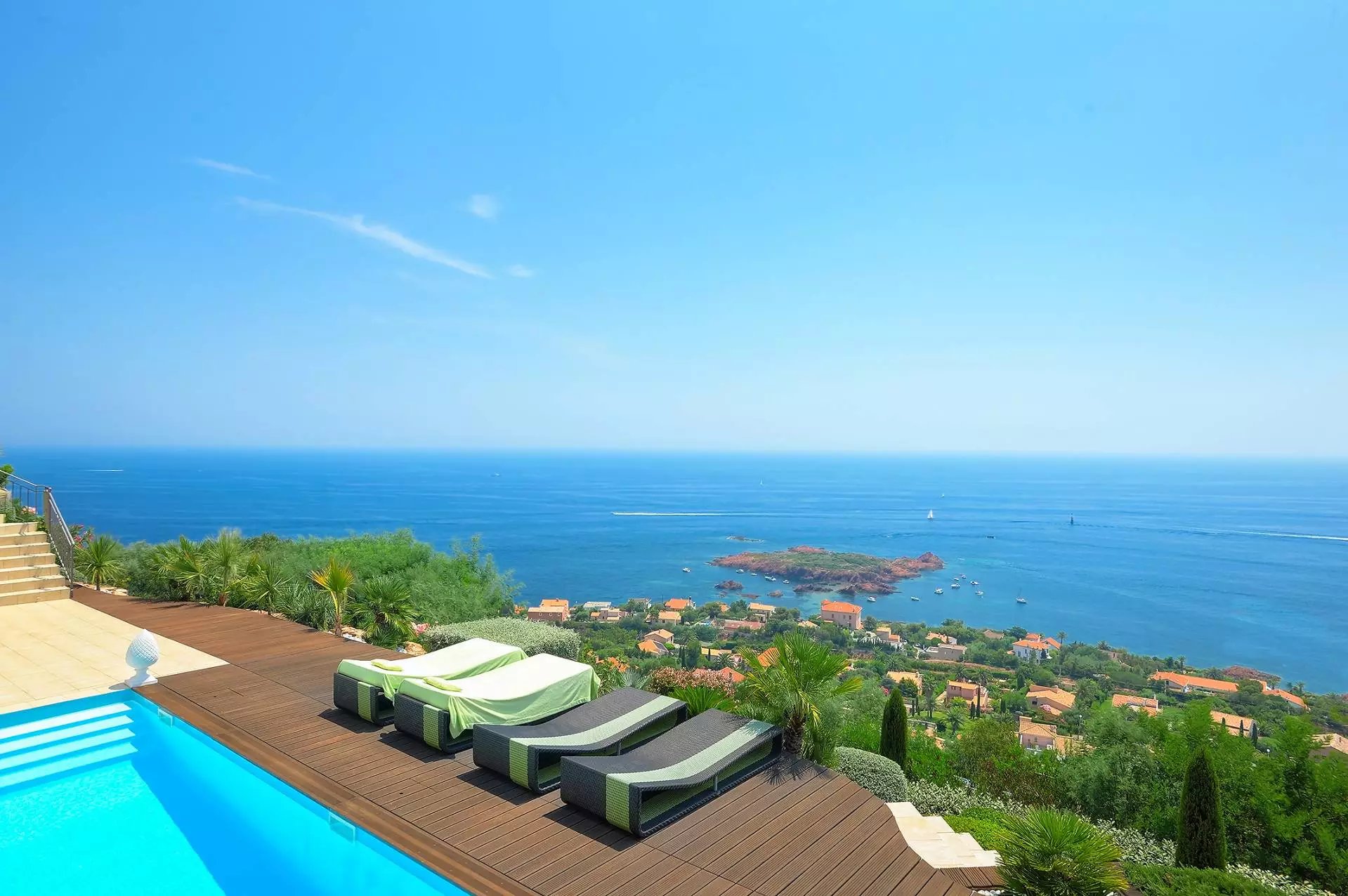 CO-EXCLUSIVITY – SEA VIEW VILLA BETWEEN SAINT-RAPHAËL AND CANNES