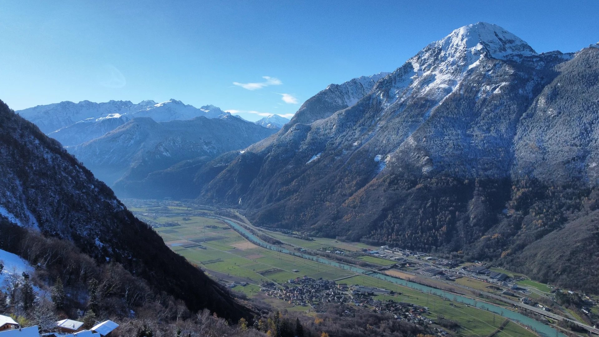 Vue panoramique sur le Mont-Blanc et la Cime de l'Est