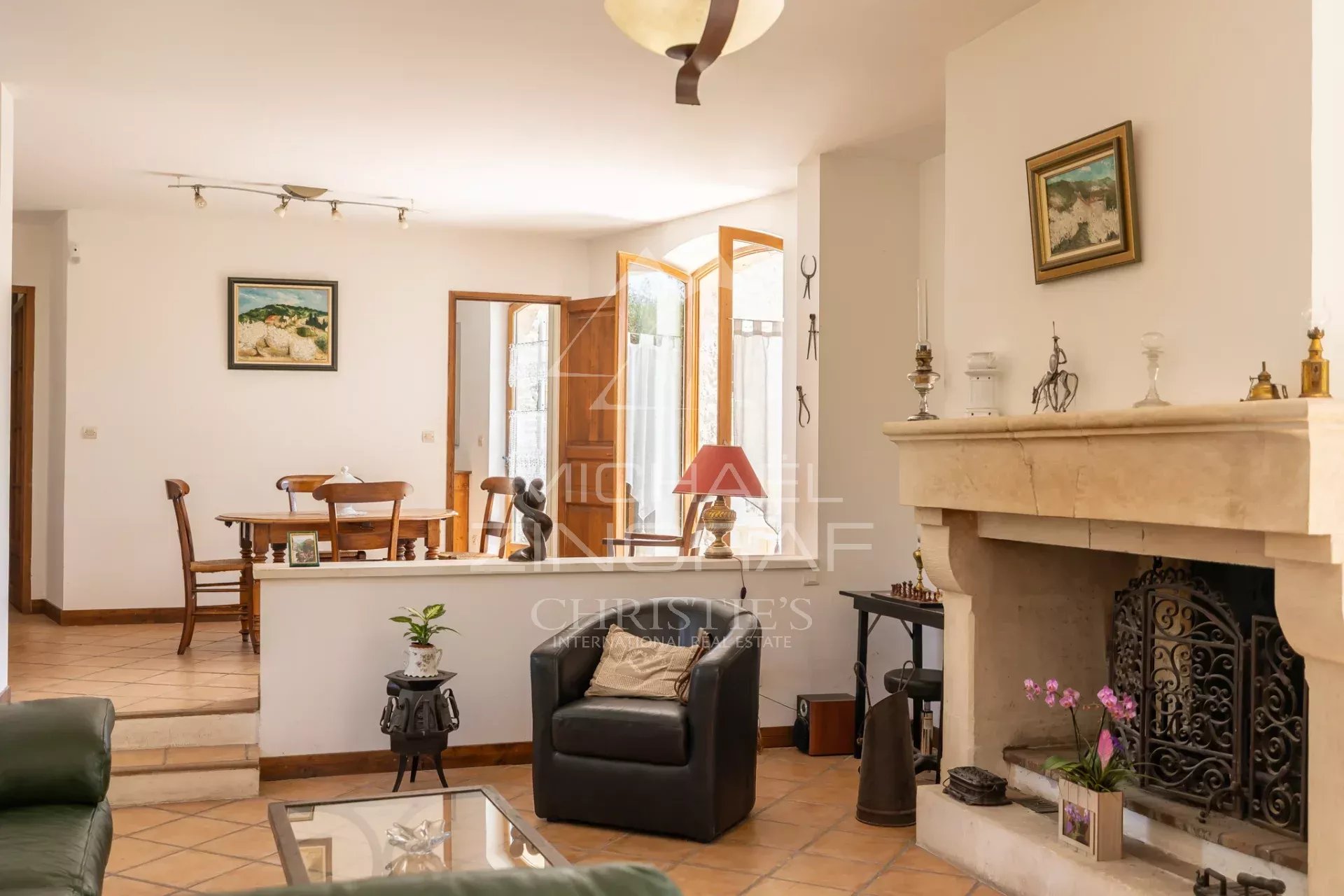 5 Bedroom Villa/Townhouse's Image 3