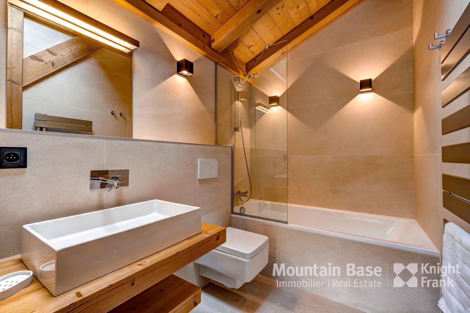 Photo of Beautifully finished 5 bedroom chalet with independent apartment in Les Houches