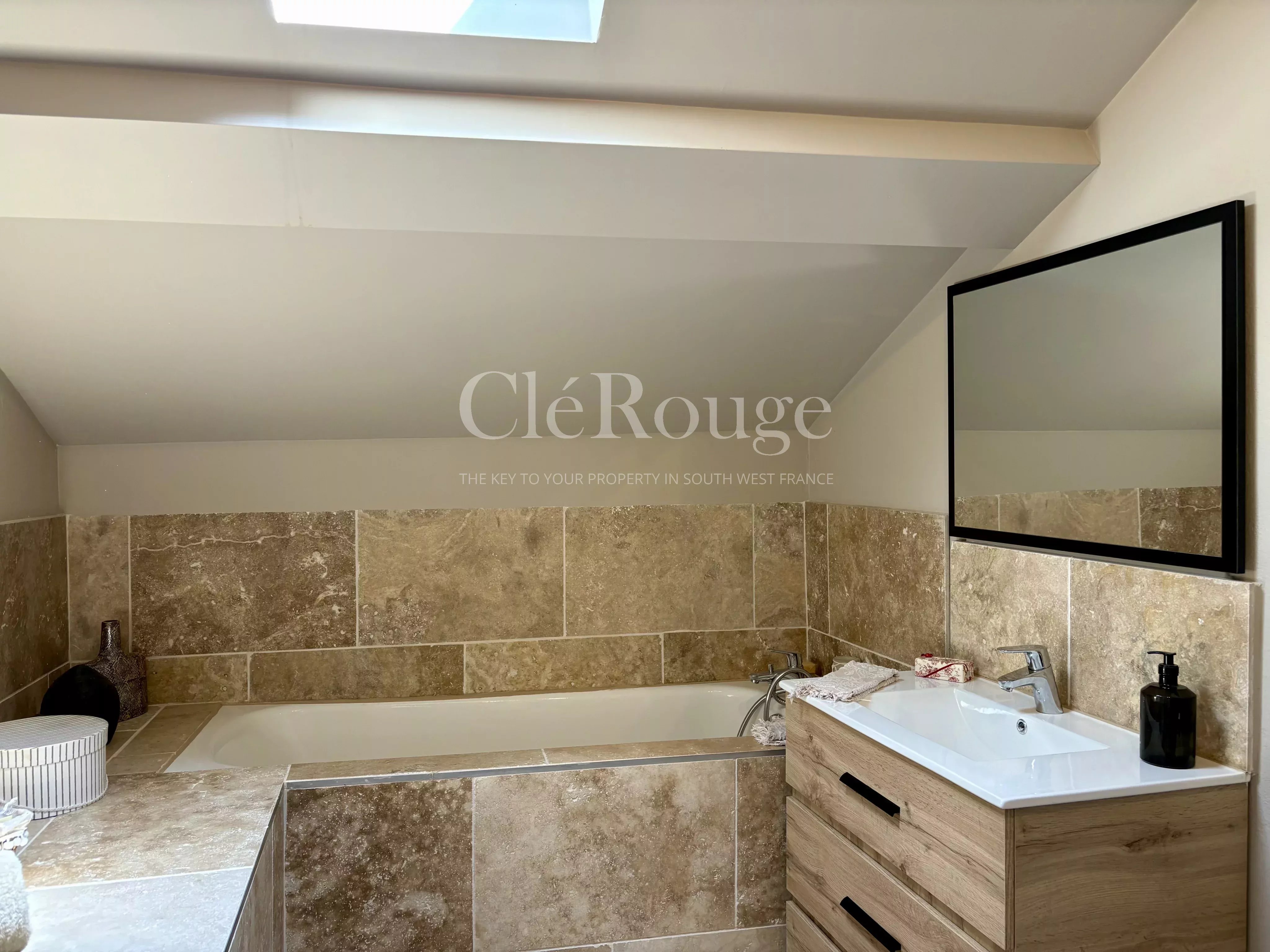 Proche de Duras - Maison en pierre au charme intemporel avec piscine chauffée