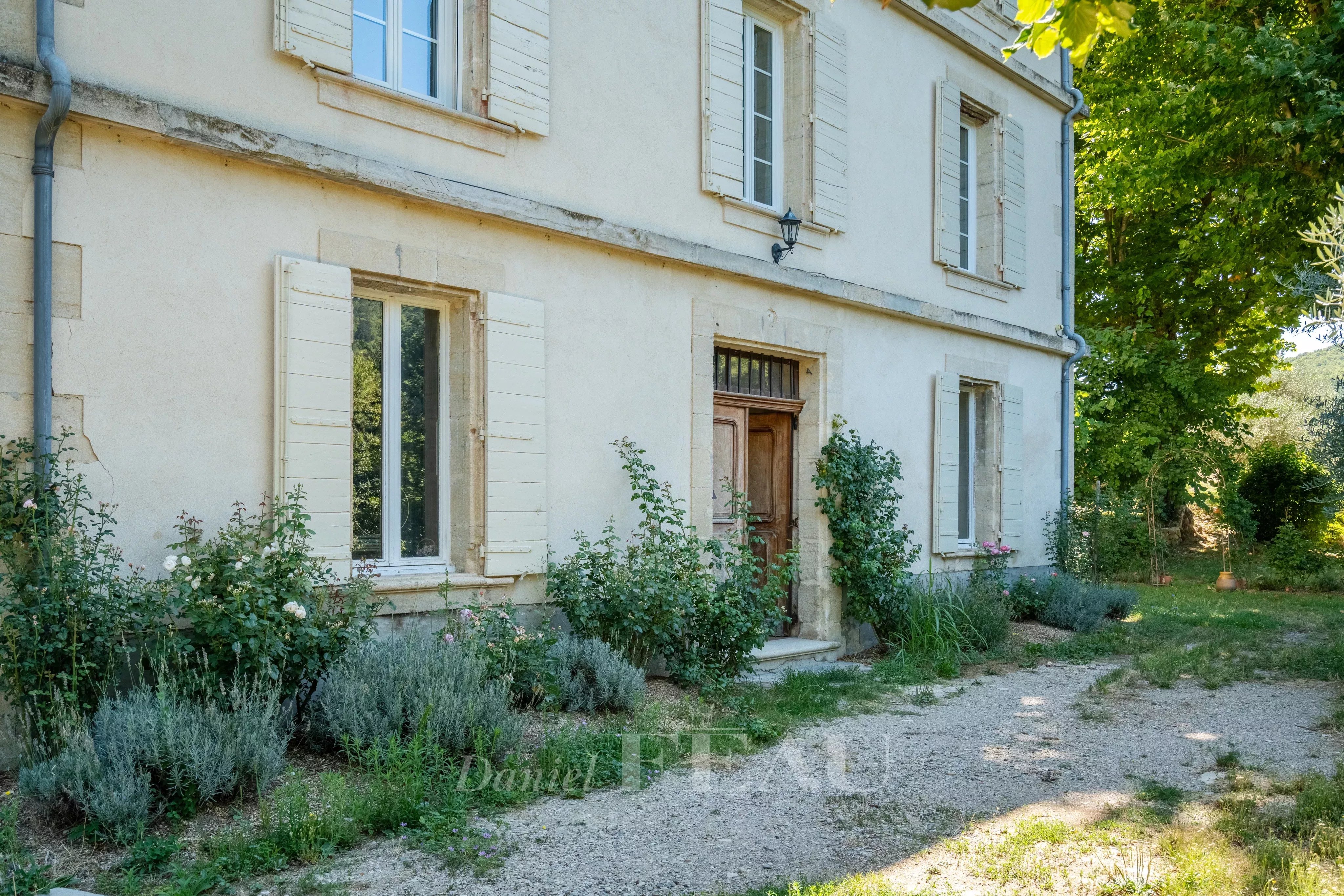 Reillane – An elegant property with great potential