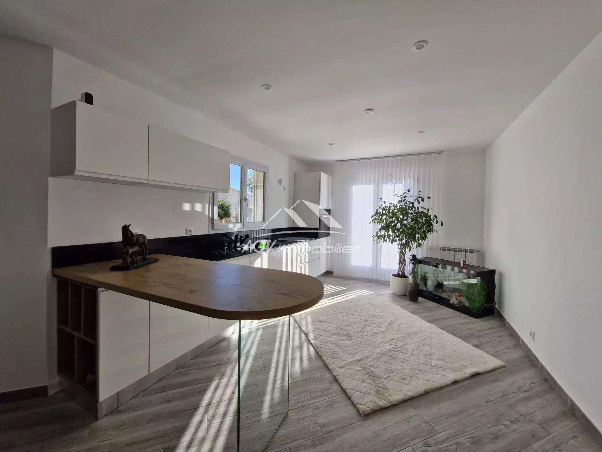 A Alès, maison 165 m², avec piscine garage, abris voiture et terrain de pétanque sur 1161 m² de terrain