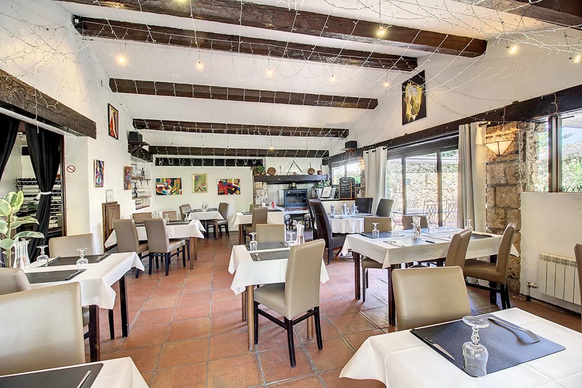 Murs commerciaux 211 m2 Restaurant + Appartement