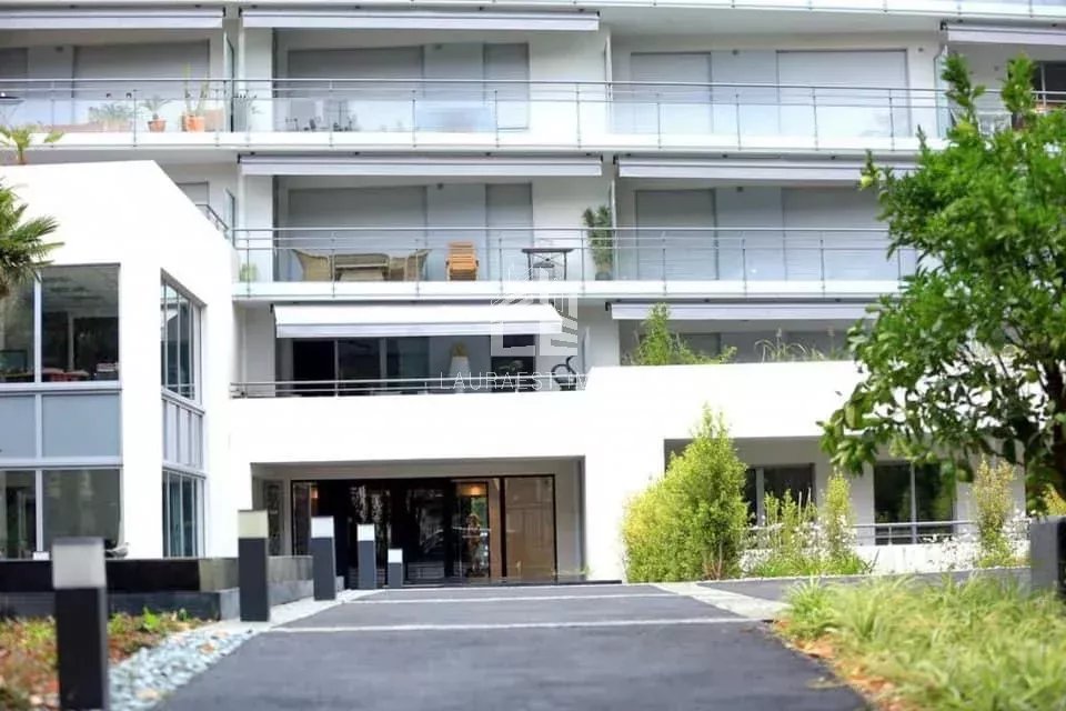 GARAGE /MAISON BLANCHE