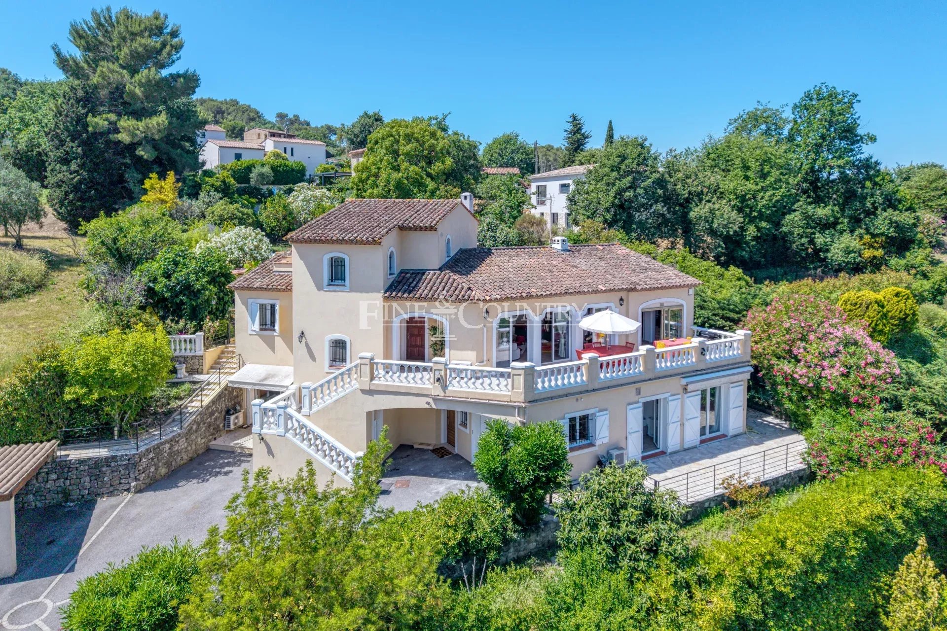 Photo of For sale  Villa in Valbonne - Panoramic view