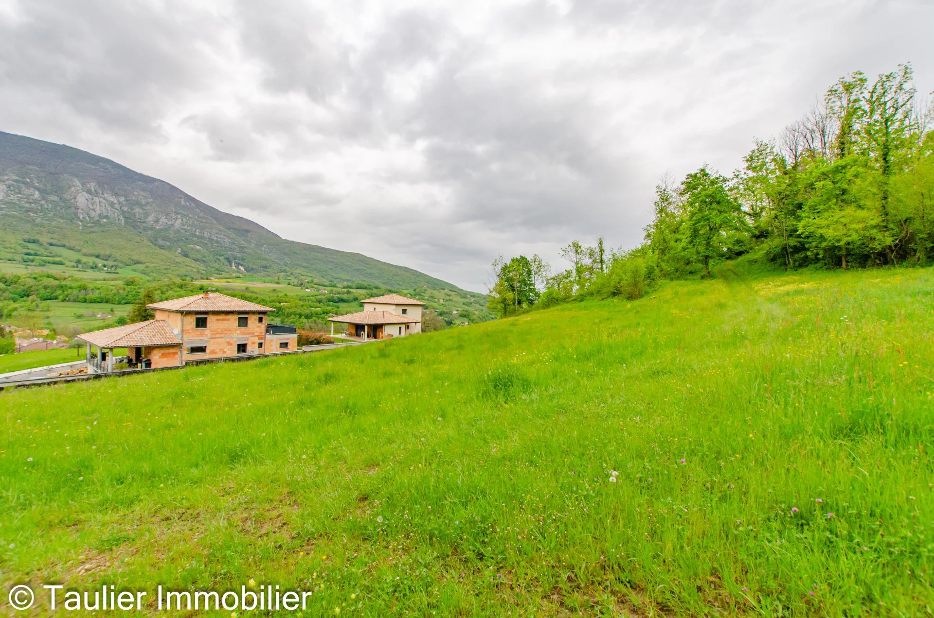 Magnifique terrain à bâtir 847m²