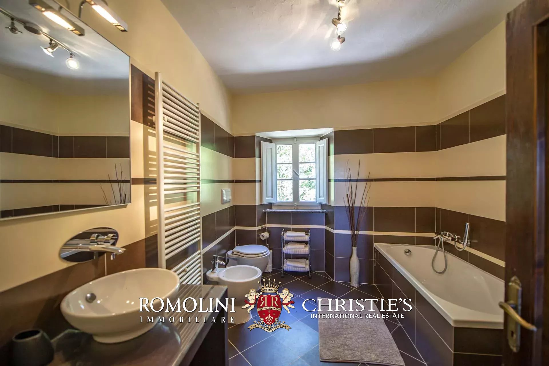 10 Bedroom Villa/Townhouse's Image 67