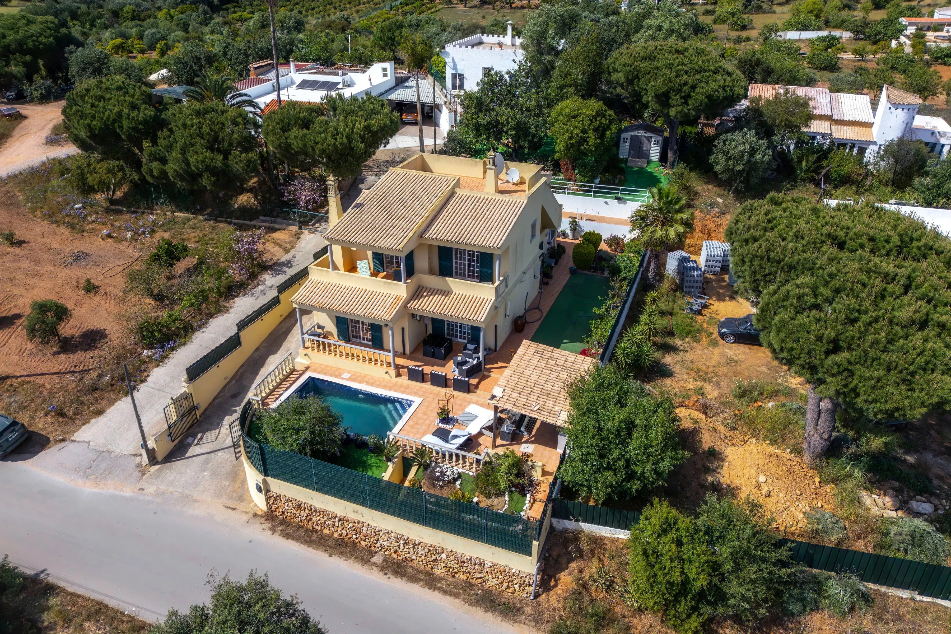 A fantastic, charming 4-bedroom villa with a garden and swimming pool on the outskirts of Olhão 87006245 image 54