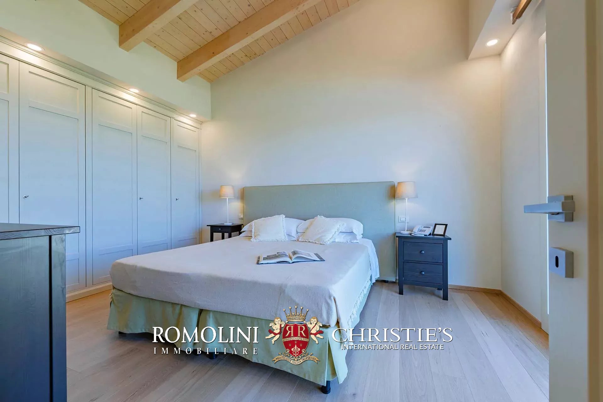 7 Bedroom Villa/Townhouse's Image 100