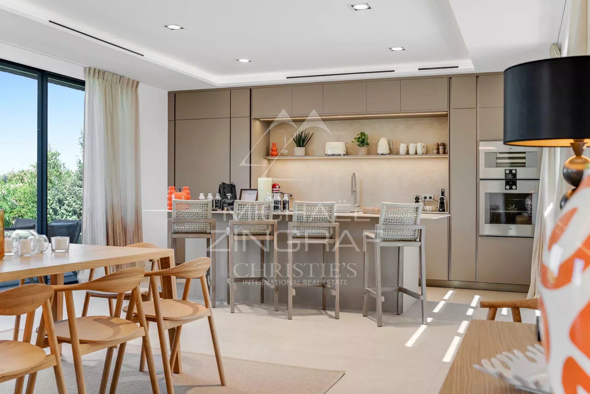 6 Bedroom Villa/Townhouse's Image 4