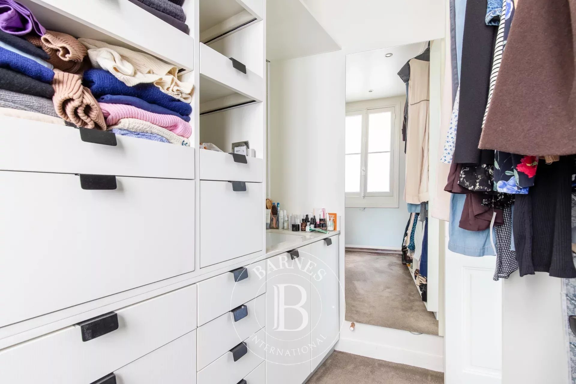 Apartment for sale - Paris 3 - 3 bedrooms - unobstructed views - lift - concierge - picture 11