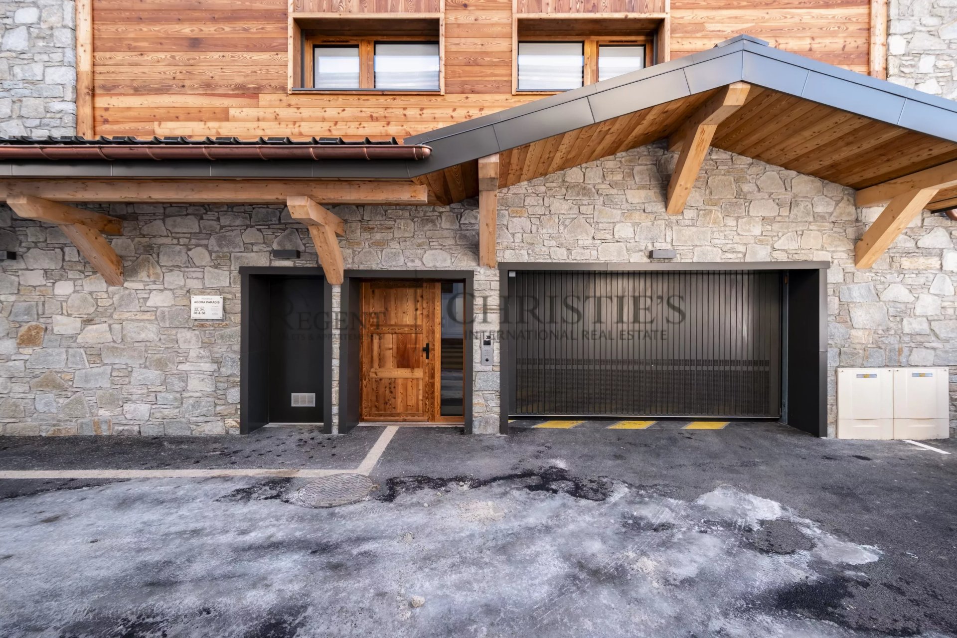 5 Bedroom Villa/Townhouse's Image 9