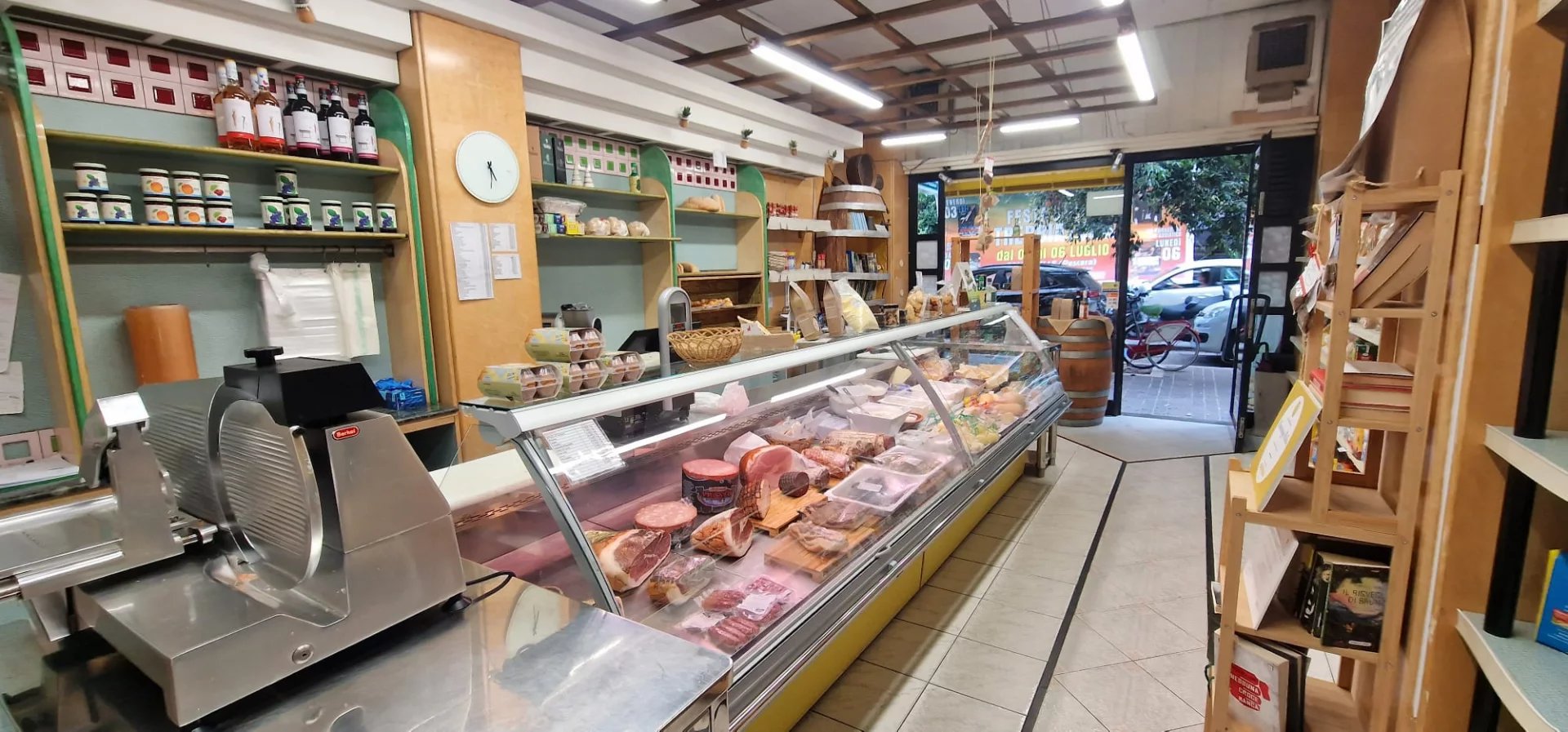 Vendita Attivitá commerciale - Mura negozio Pescara