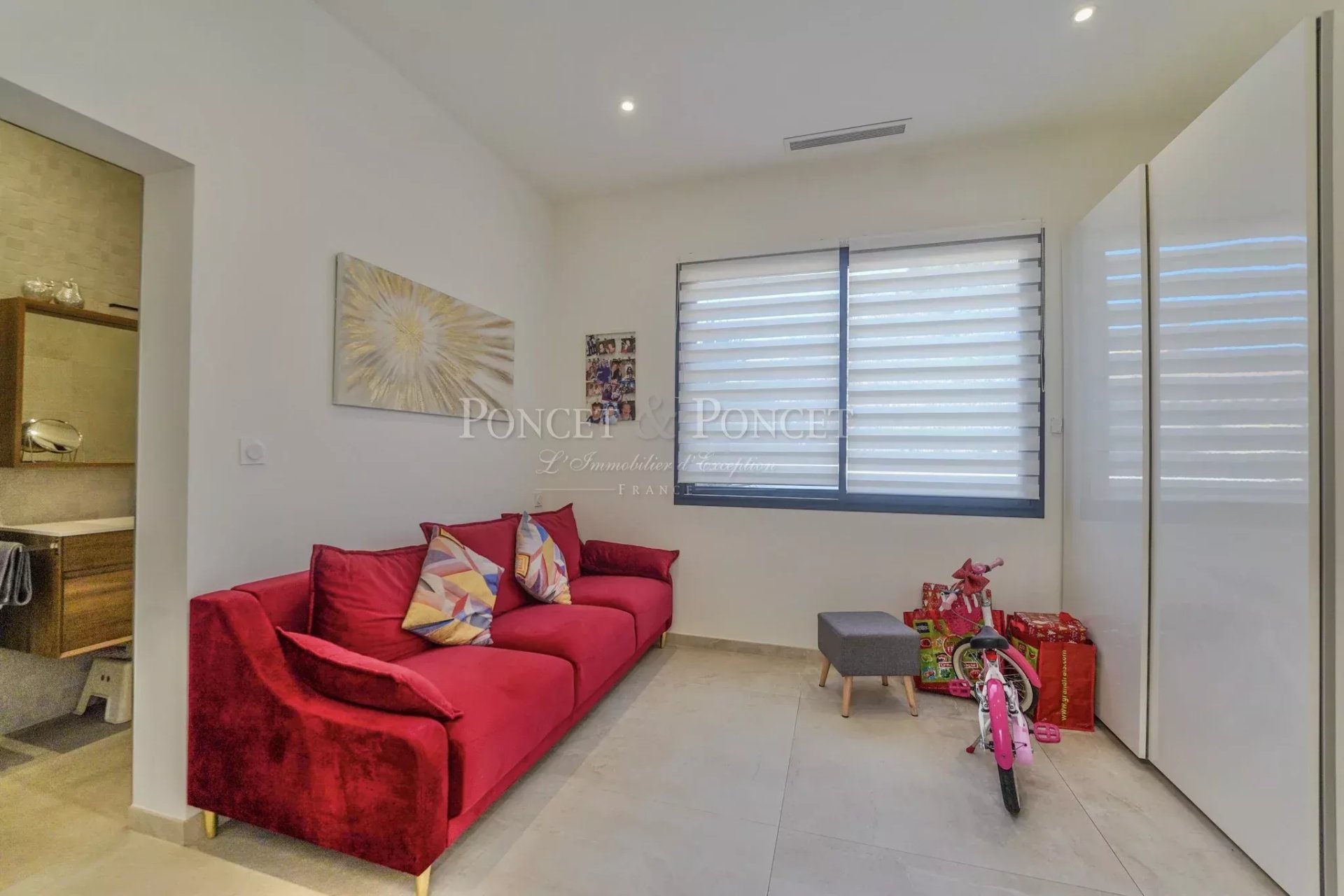 4 Bedroom Villa/Townhouse's Image 9
