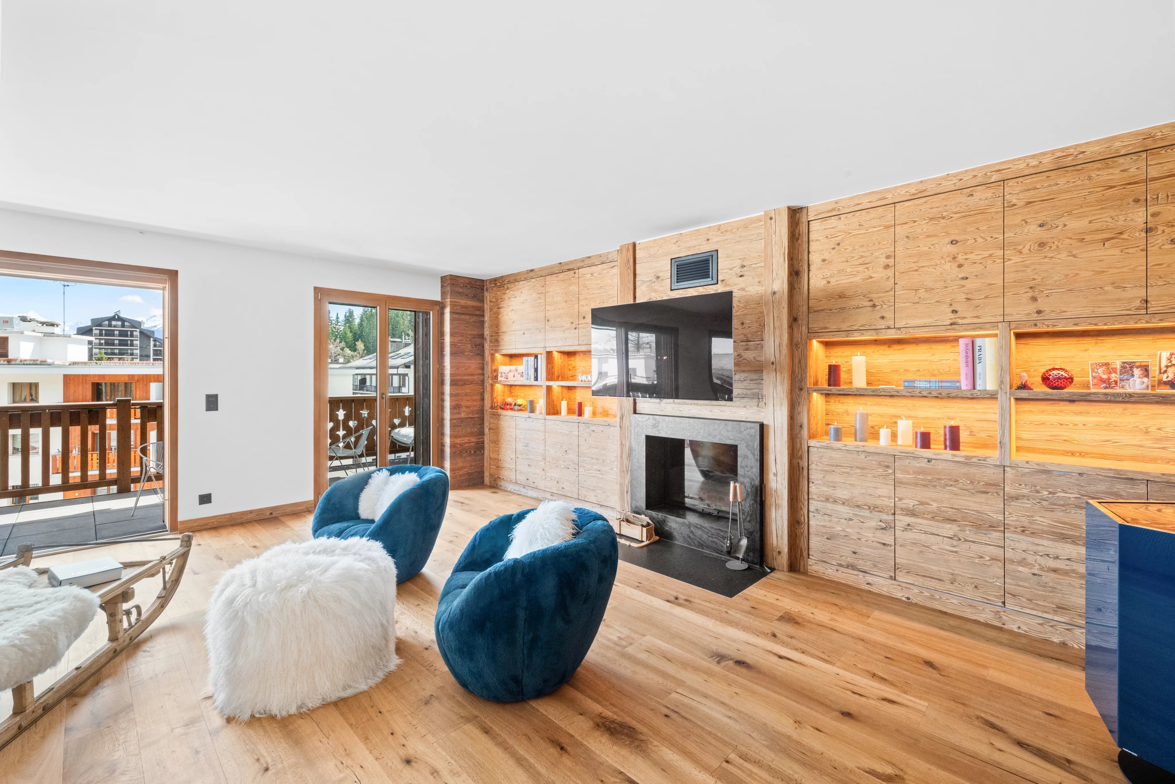 Au cœur de Montana, spacieux appartement récent de 4 chambres, grand balcon, parking