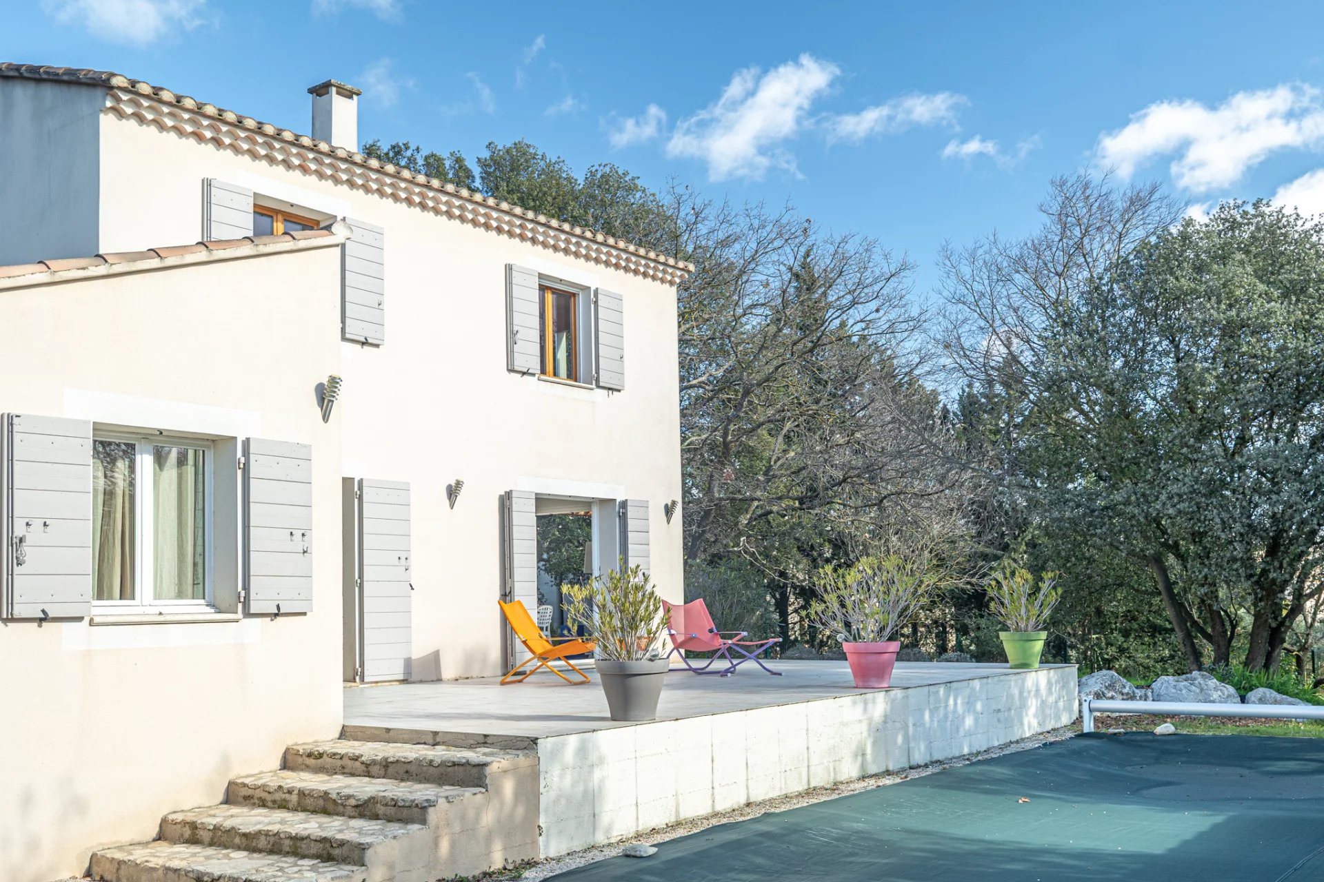 Cabrières-d'Avignon - Belle maison avec terrain boisé et piscine proche du village