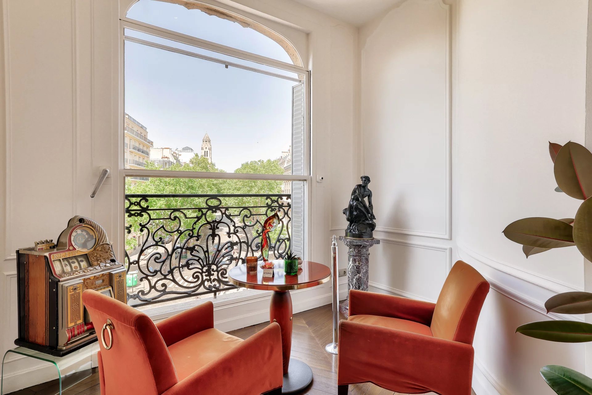 Golden Triangle – Elegant Family Apartment