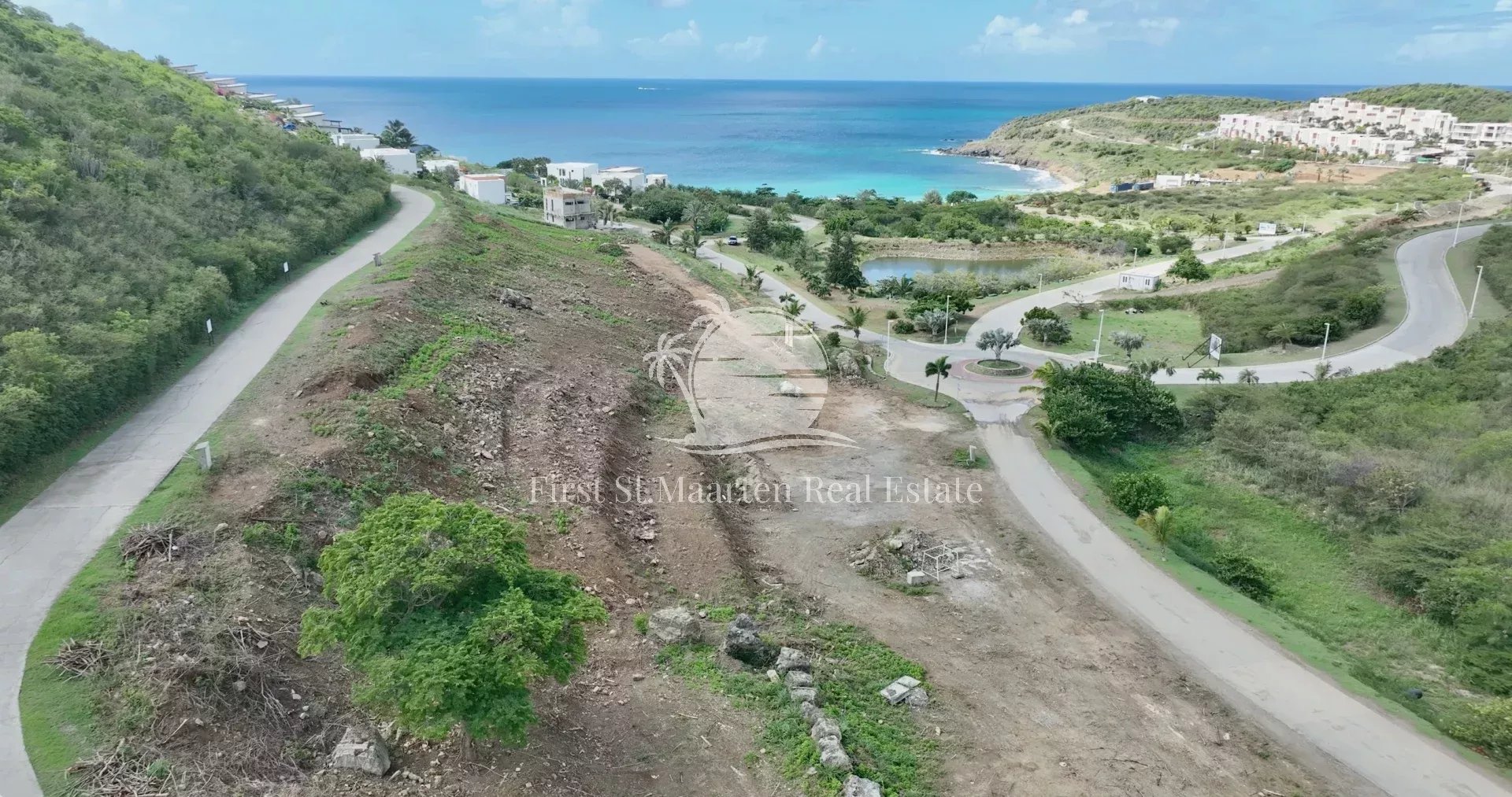Excellent terrain d'investissement ou de développement pour construire la maison de vos rêves ! Emplacement! Emplacement! Emplacement!