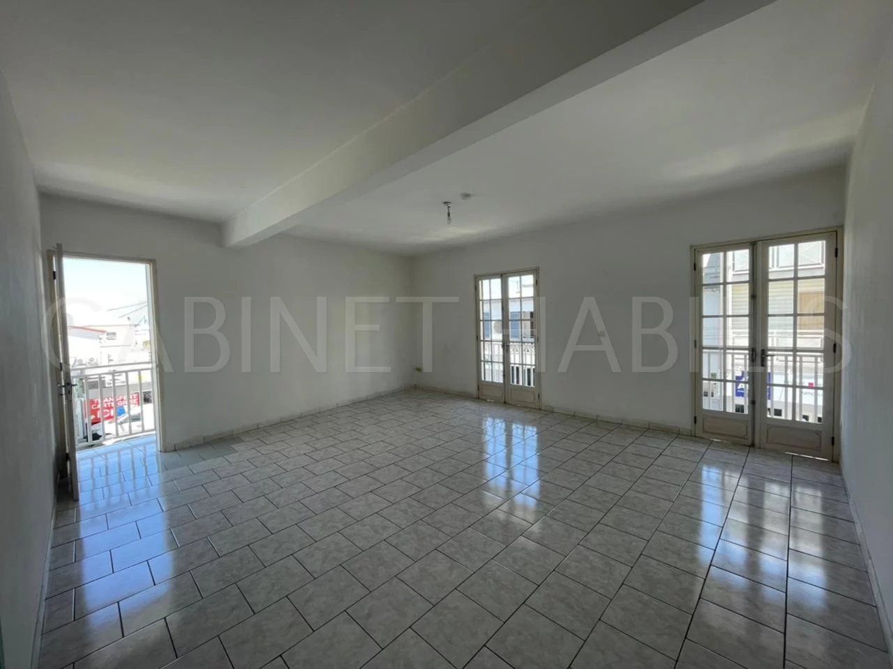 A LOUER - APPARTEMENT T2 D'ENVIRON 65.30 m2 - SAINT-LOUIS -