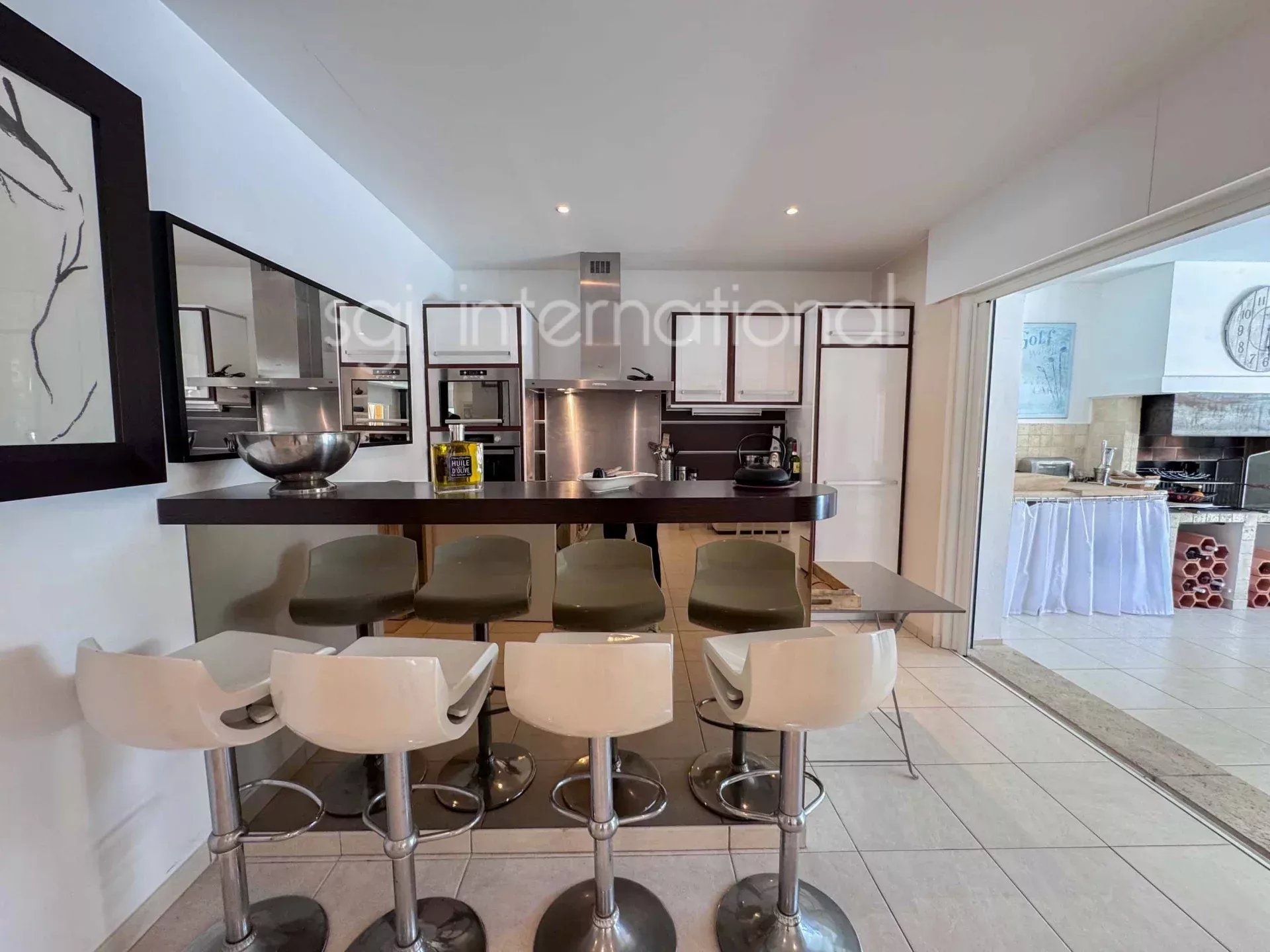 Sainte-Maxime: magnificent villa 1.5km from the town center.