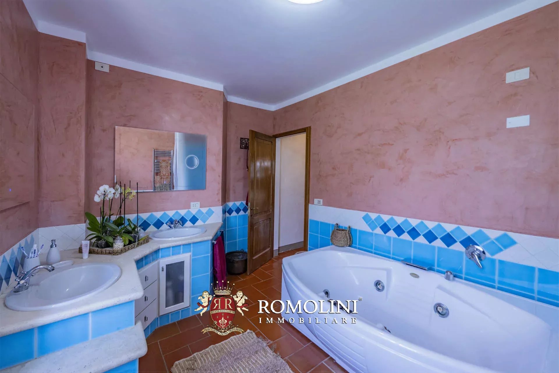 34 Bedroom Vineyard's Image 53