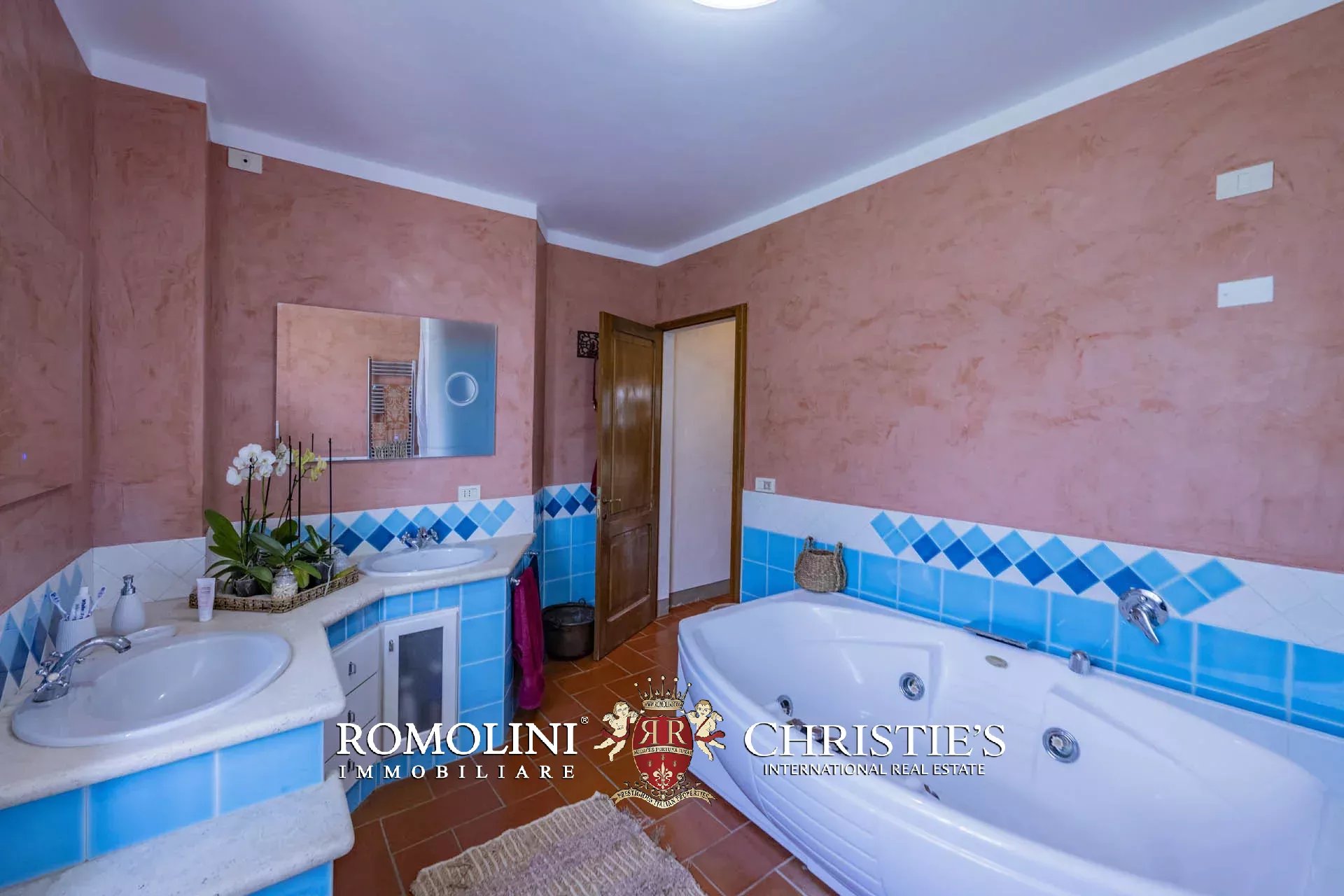 34 Bedroom Vineyard's Image 53