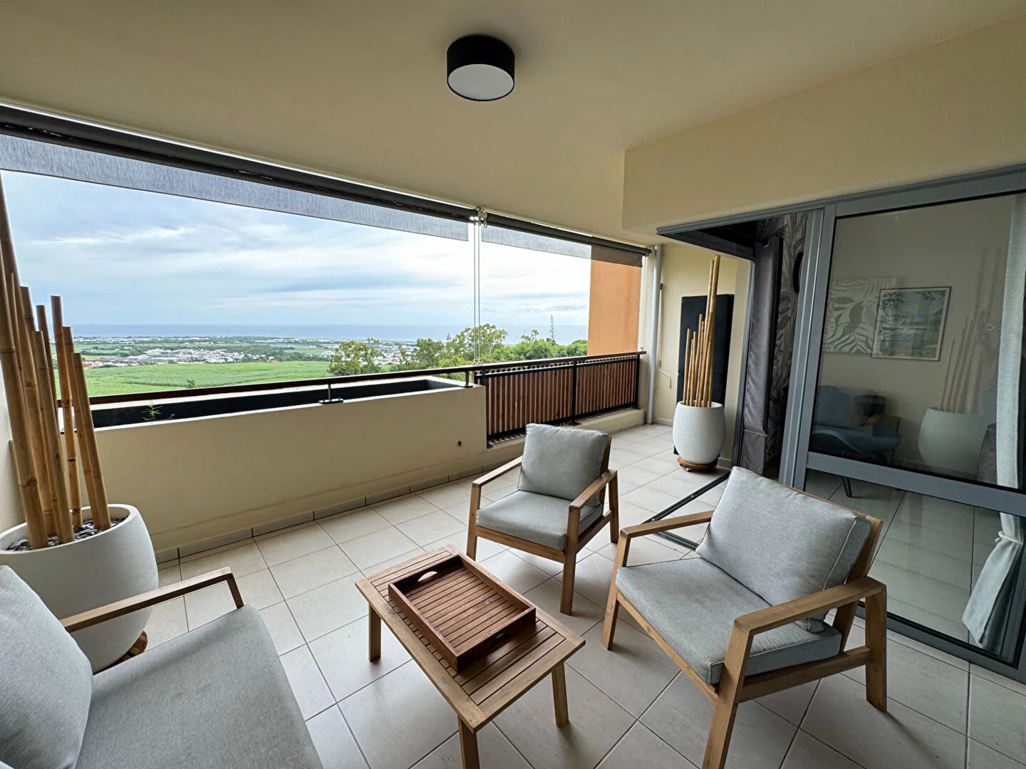 A LOUER - Sainte-Marie - Appartement T2 meublé de standing avec terrasse et vue mer