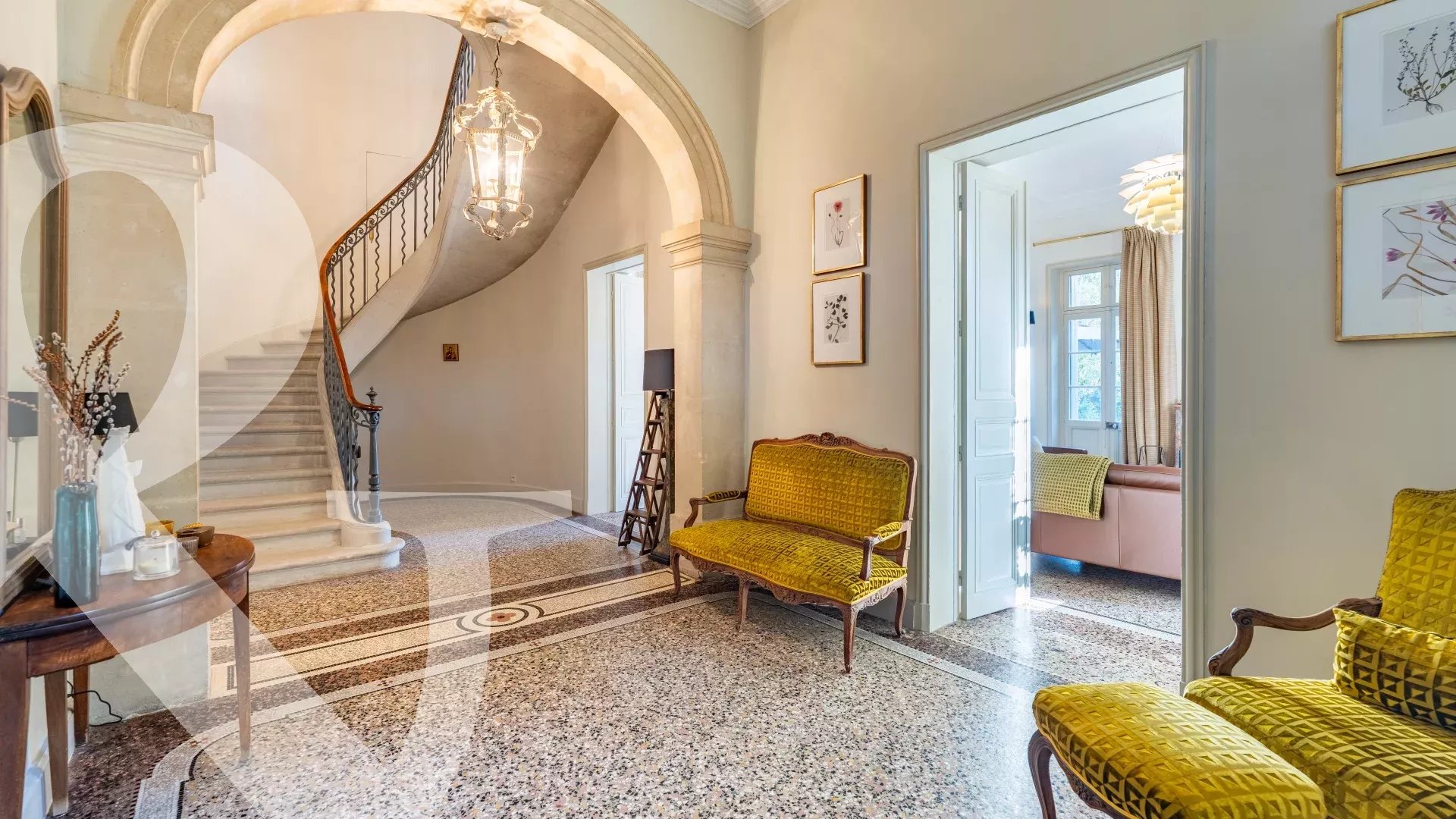 UN BIEN UNIQUE ET INCROYABLE