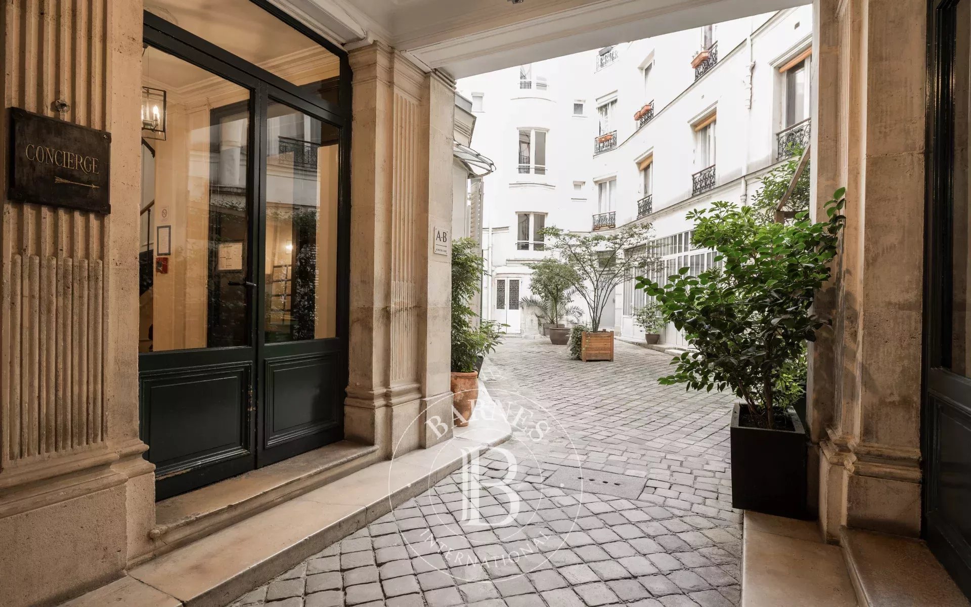 Daire Paris 9ème - picture 19