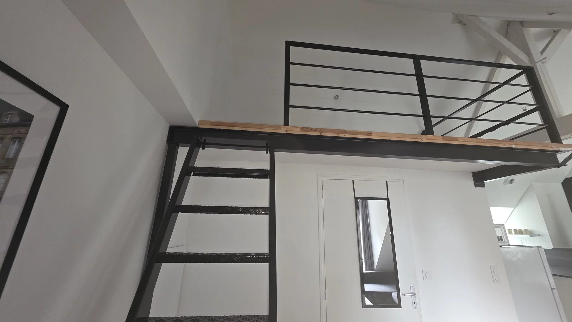 APPARTEMENT MEUBLE- CENTRE DINAN- PARKING OU GARAGE