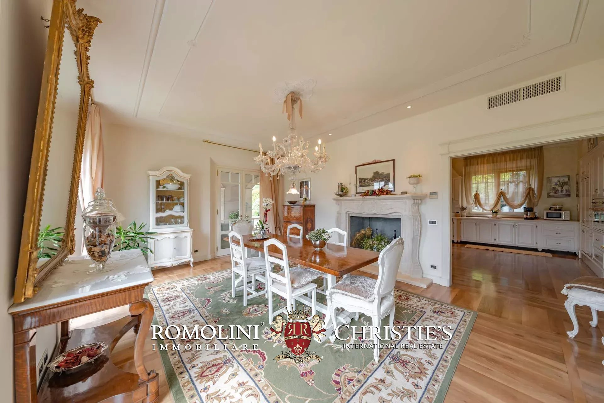 10 Bedroom Villa/Townhouse's Image 16