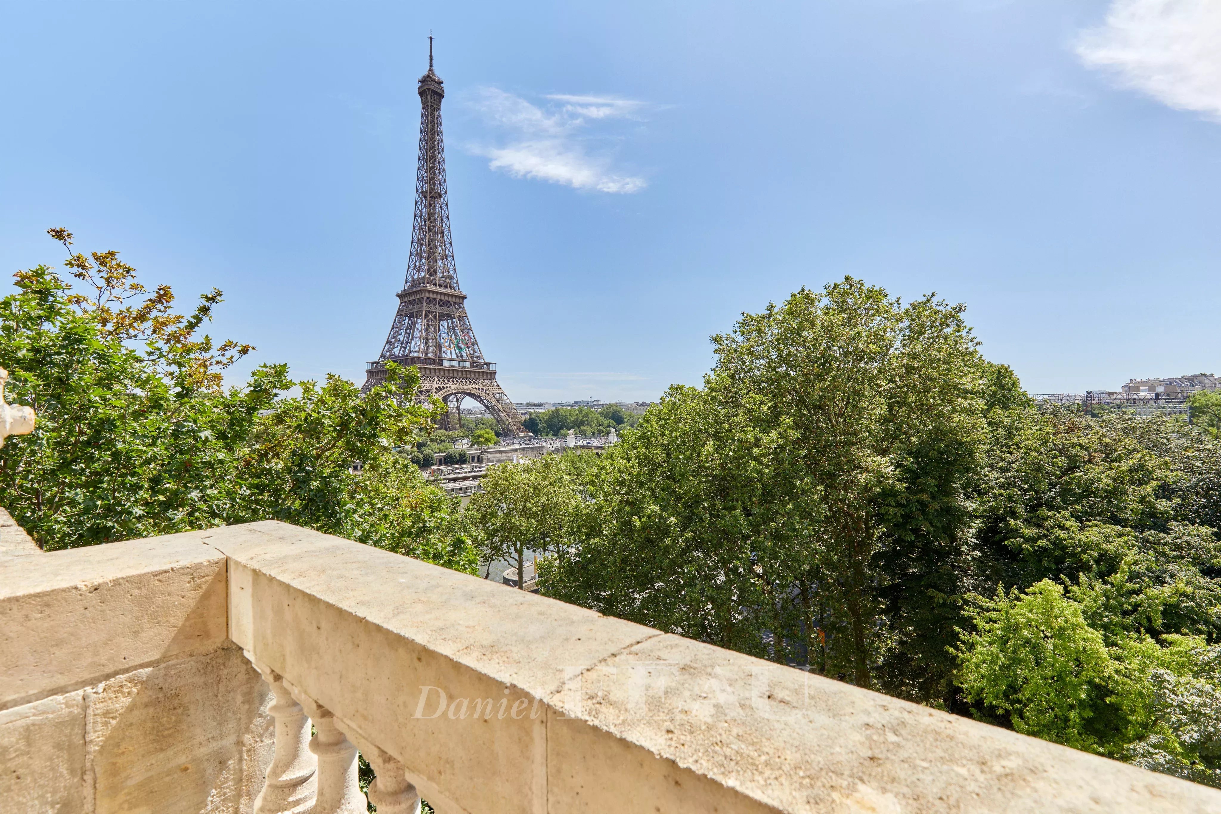 Paris 16th District – An exceptional apartment commanding magnificent views