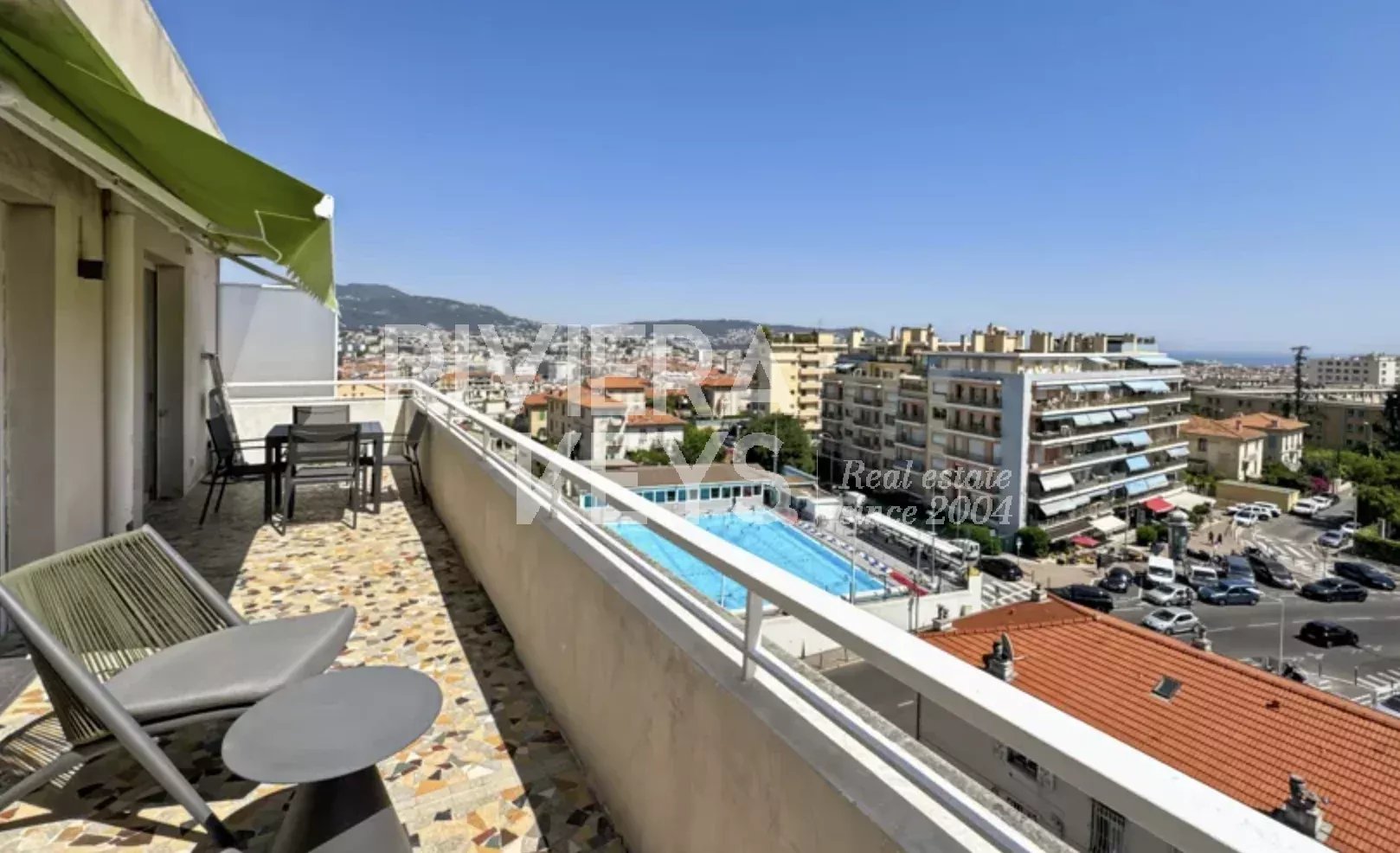 NICE - Le Piol : Appartement 4-pièces en dernier étage, rénové, terrasses et vue mer